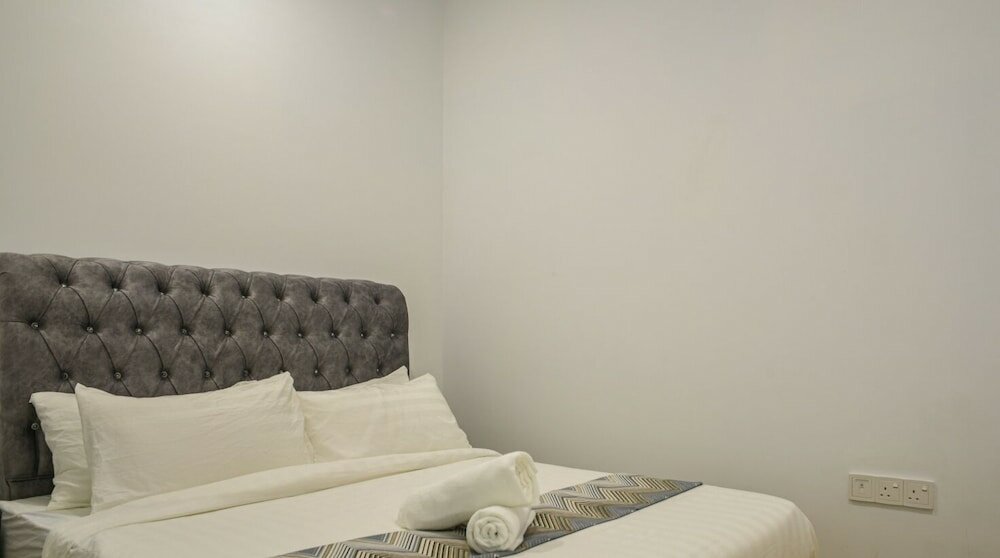 Deluxe Studio Suite, City View