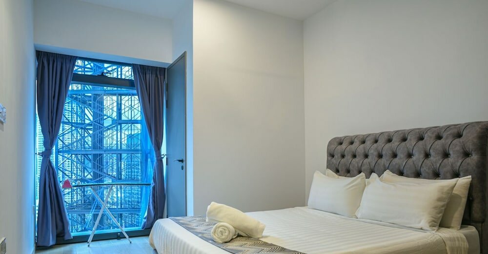 Deluxe Studio Suite, City View