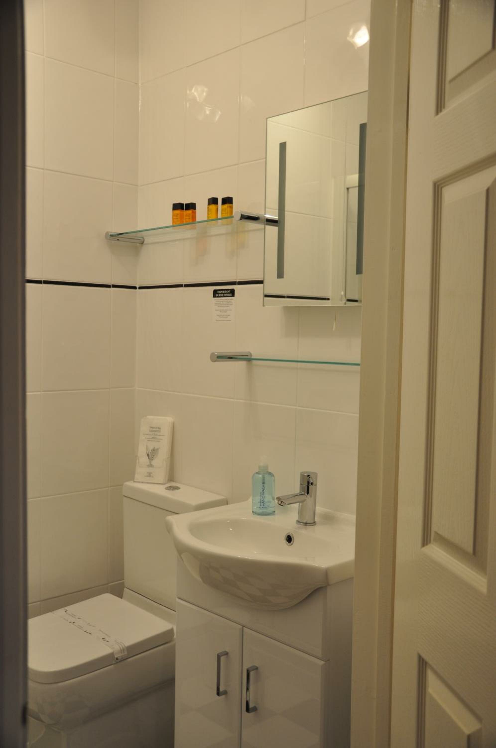 Semi Deluxe with Super King Bed En-suite with shower