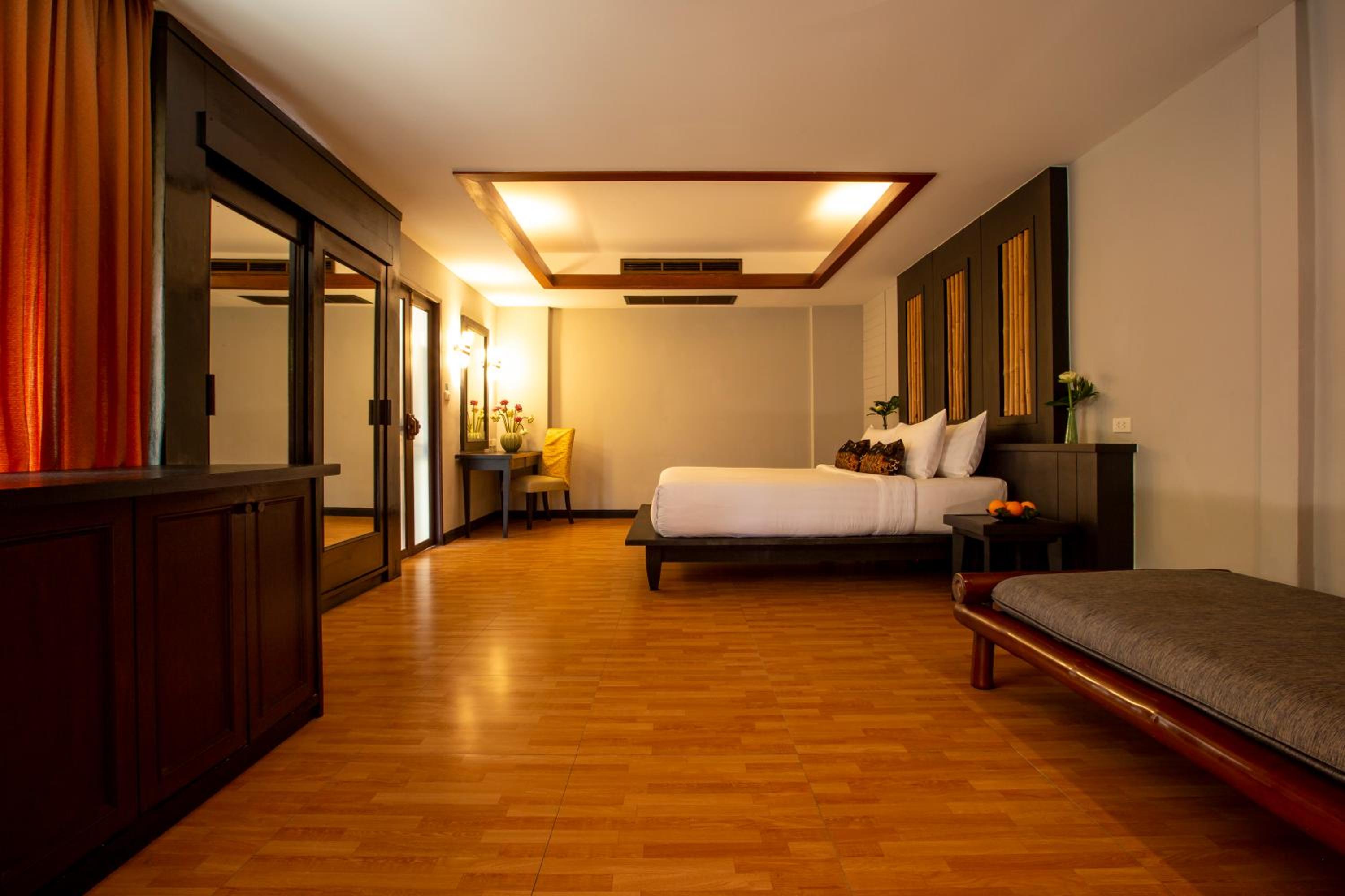 One-Bedroom Cottage with Spa Bath