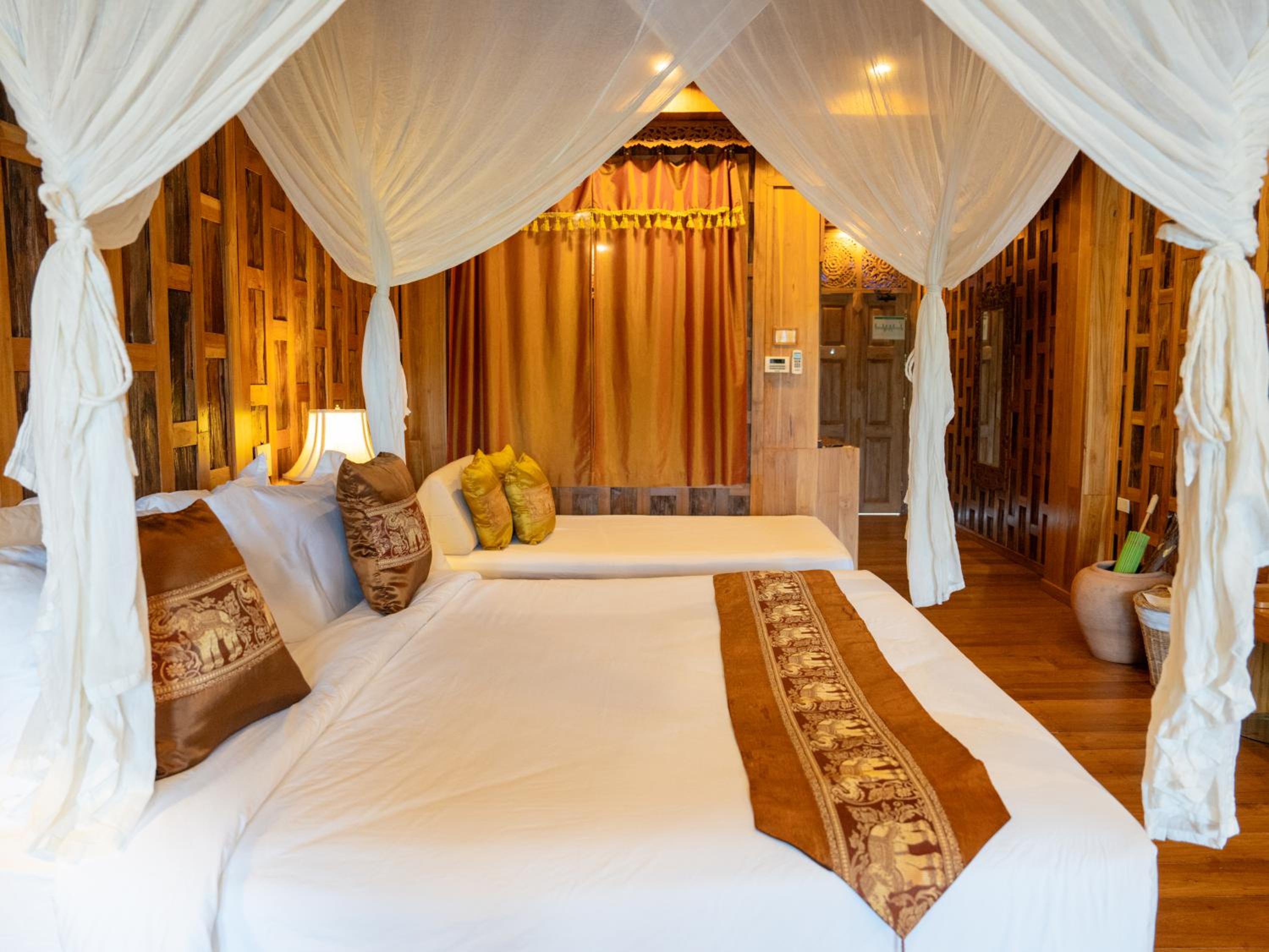 Pool Suite Plus - Free Dinner Set for 2 People