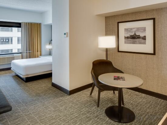 Junior Queen Suite With Sofa Bed