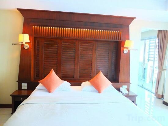 Executive Suites with City View