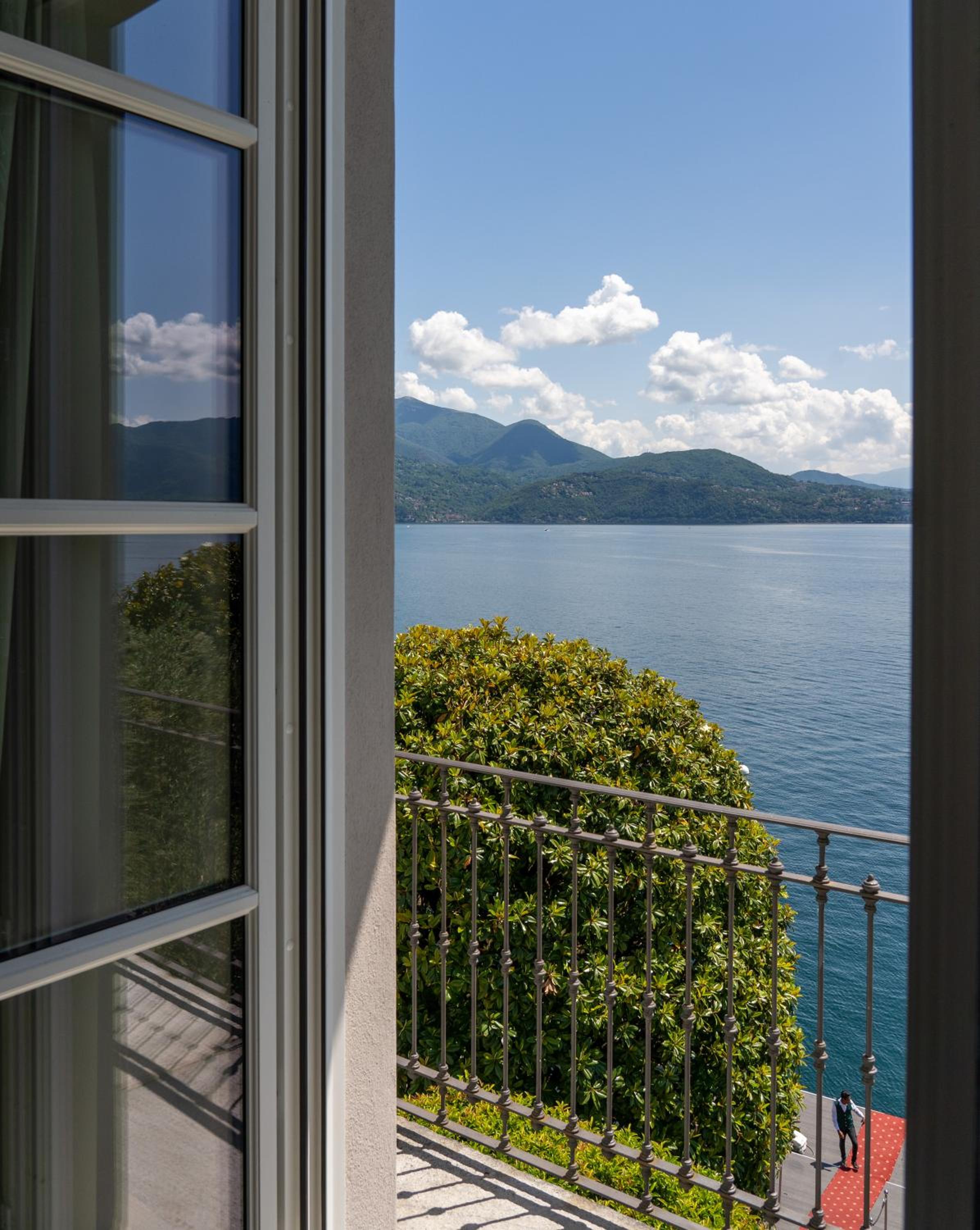 Corner Room with Lake View