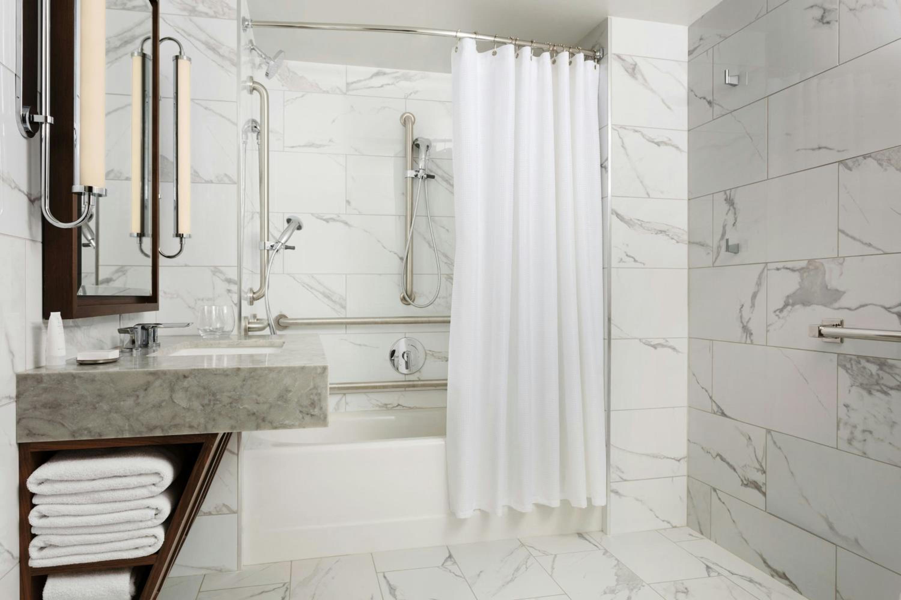 City View King Room, Guest room, 1 King,  City view (Mobility Accessible w/ Roll-in Shower)