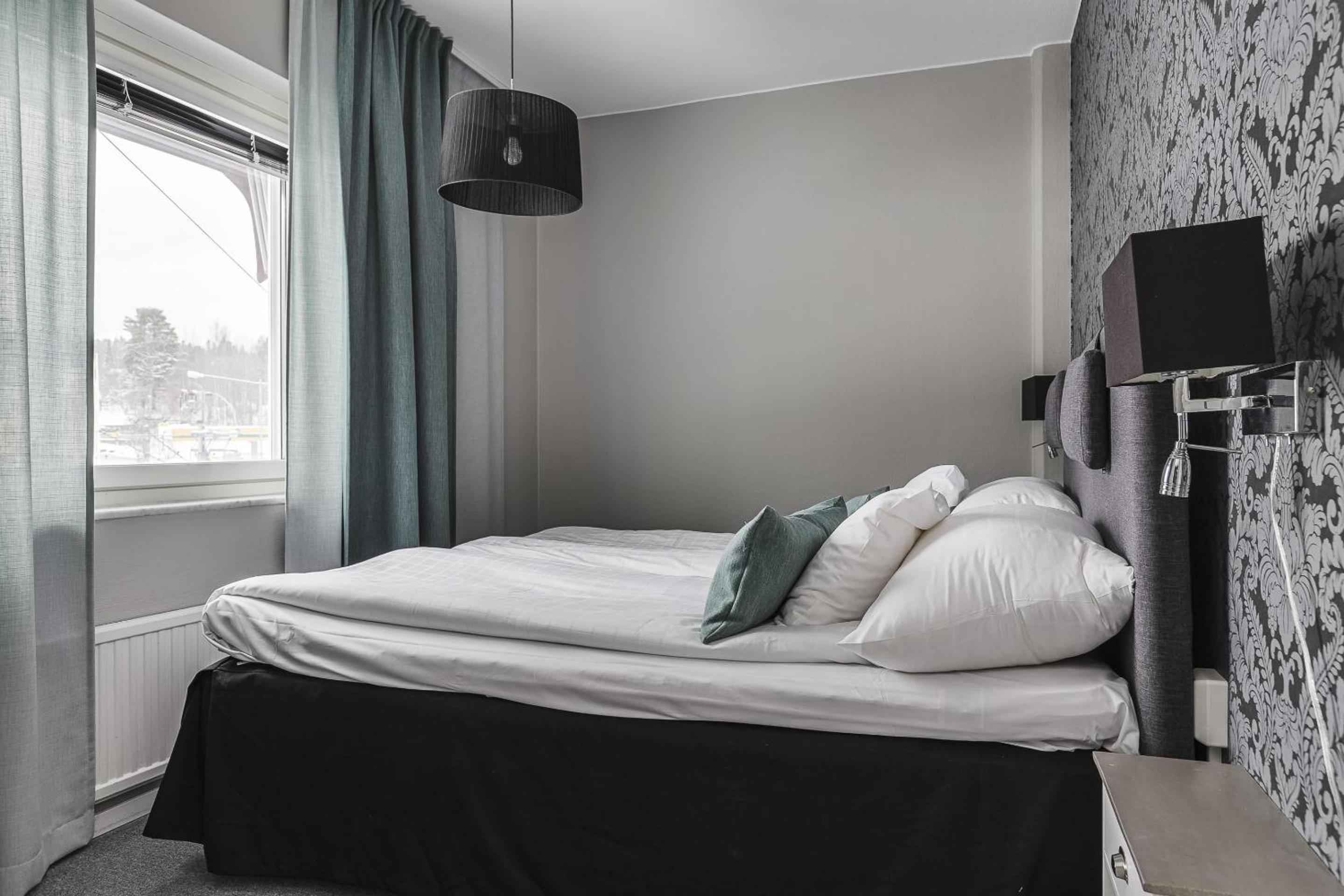 Family Room with One Queen Bed and Sofa Bed - Non-Smoking