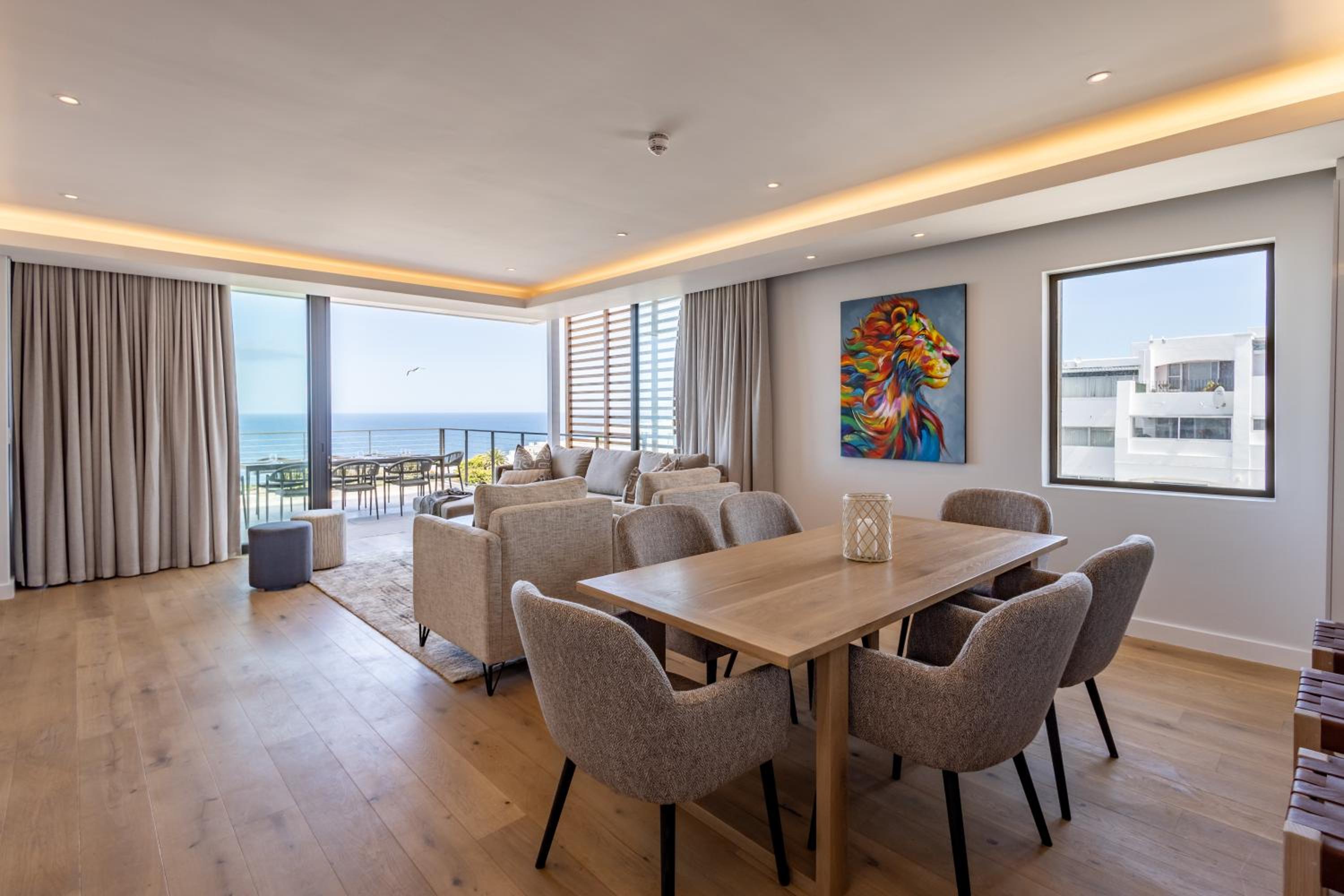 Three Bedroom Luxury Superior Apartment with Jacuzzi 301