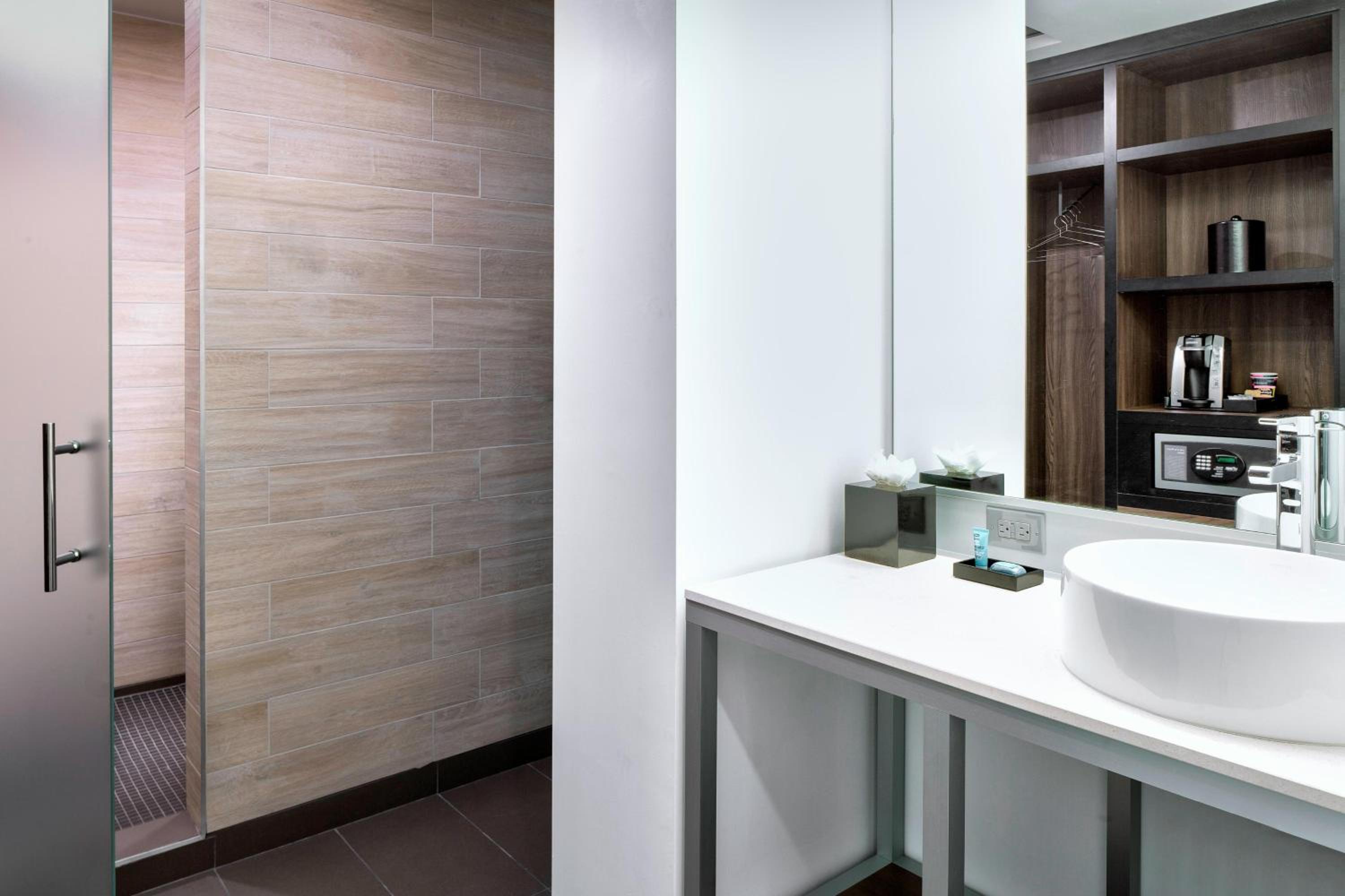 Aloft King Room - Mobility Accessible with Tub