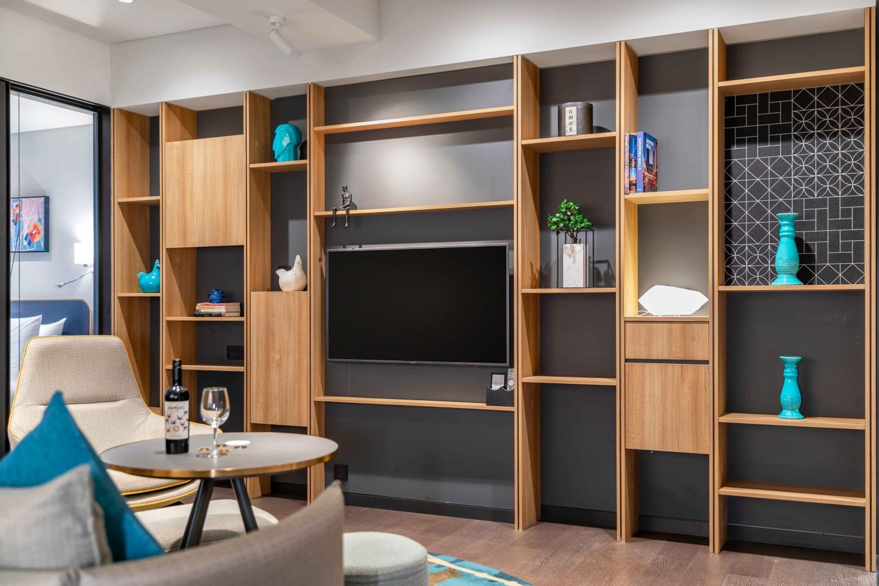 Habitat Deluxe Suite
