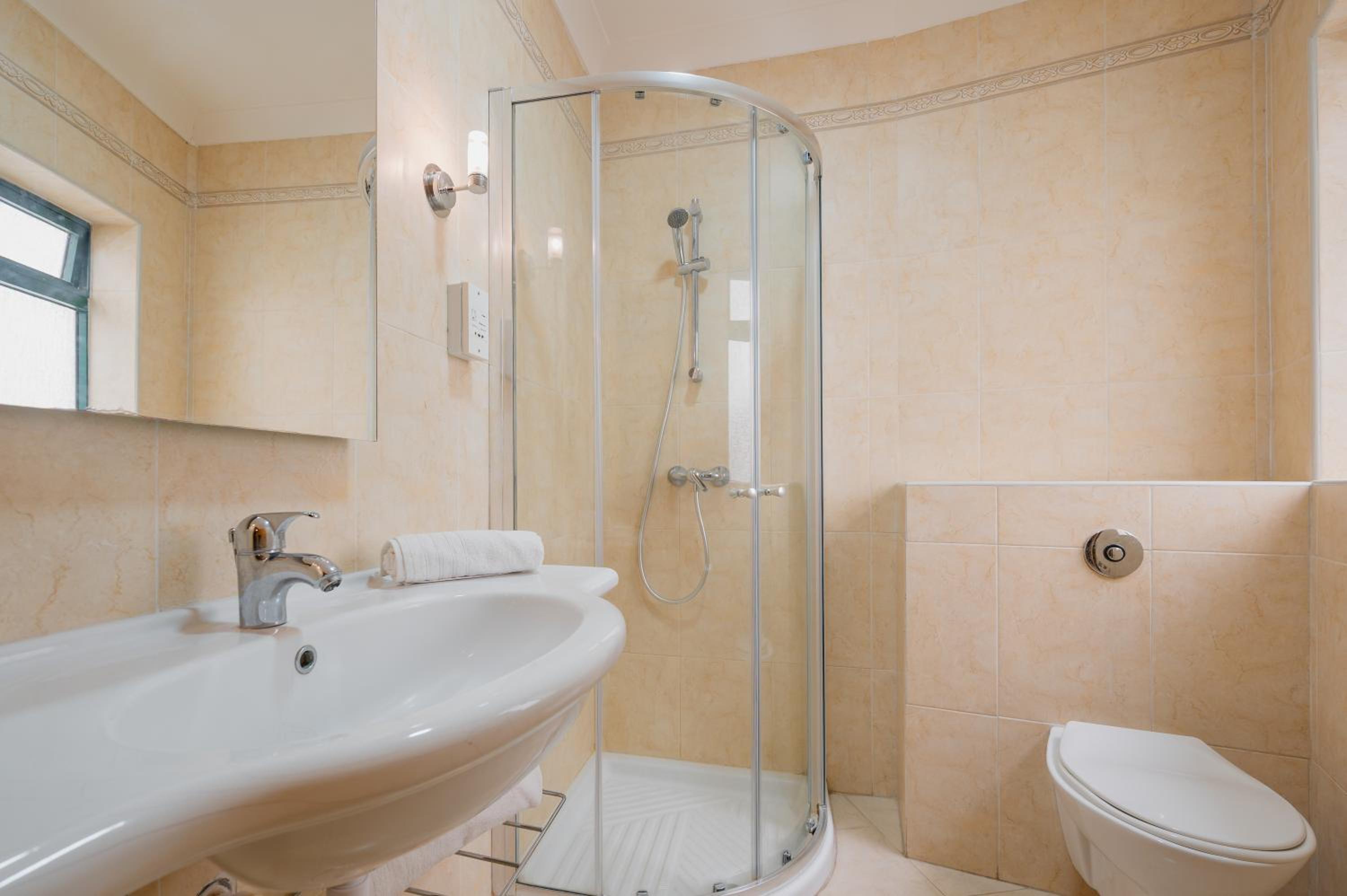 Apartment with Inland View