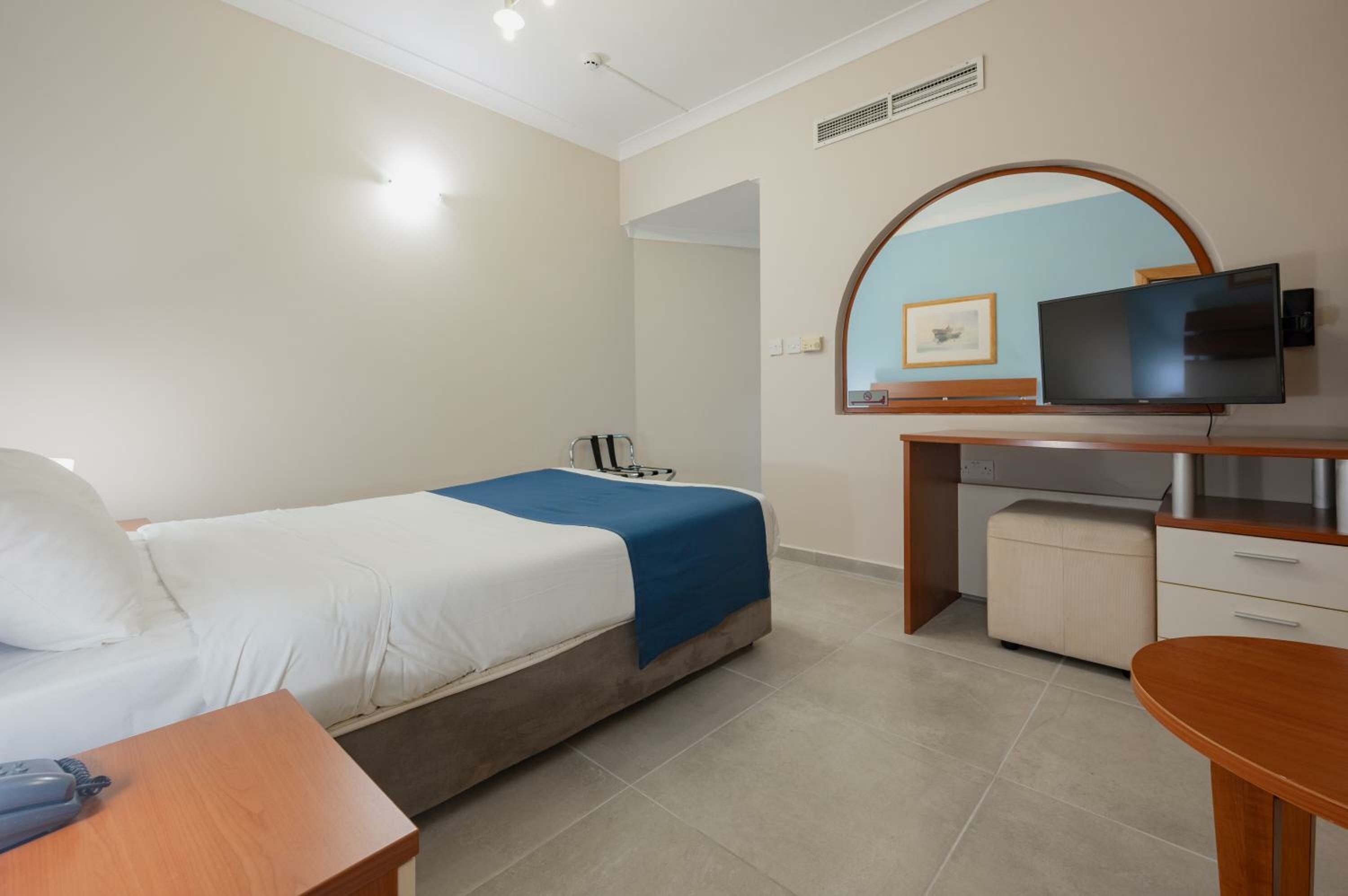 Apartment with Inland View