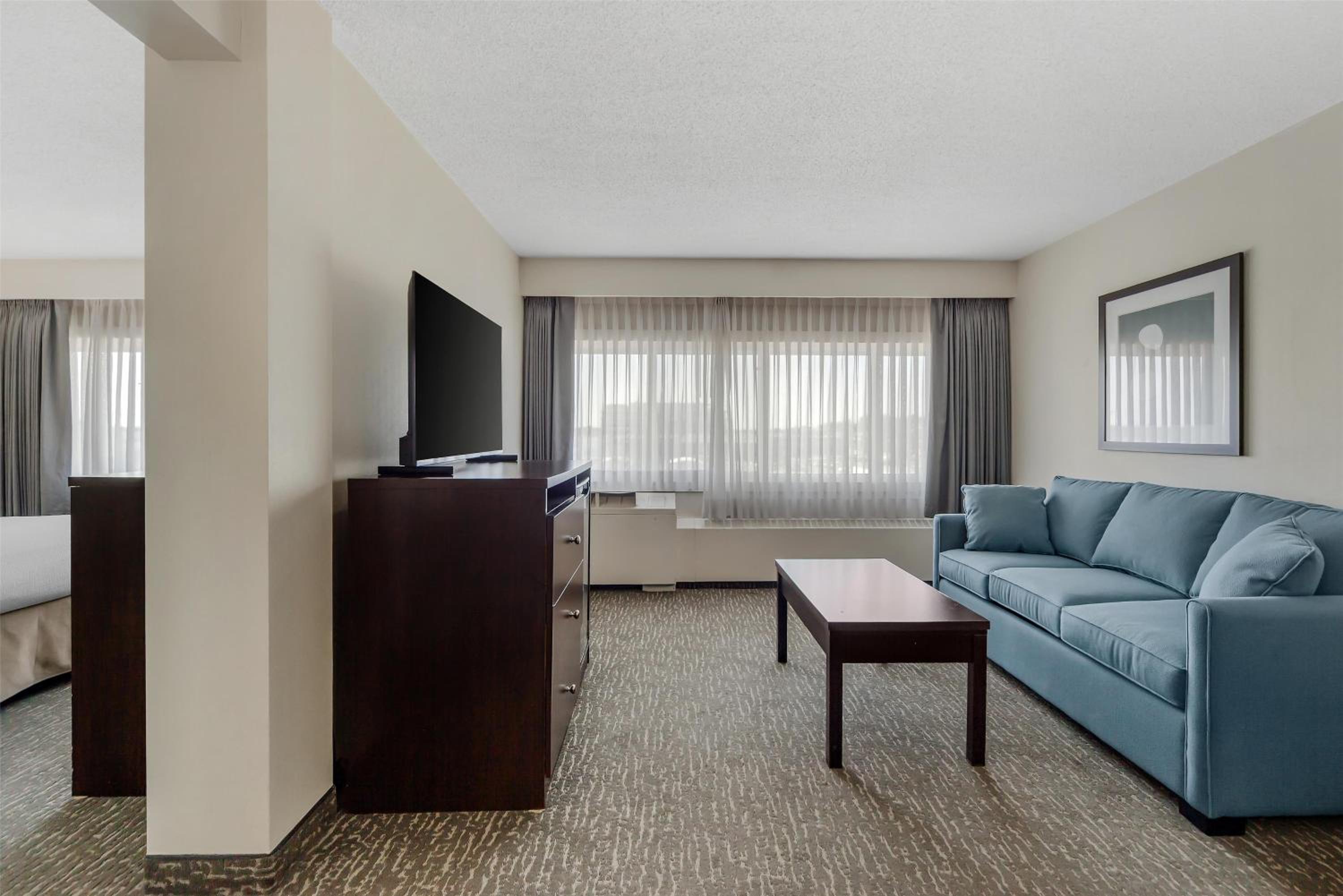 King Suite - Non-Smoking