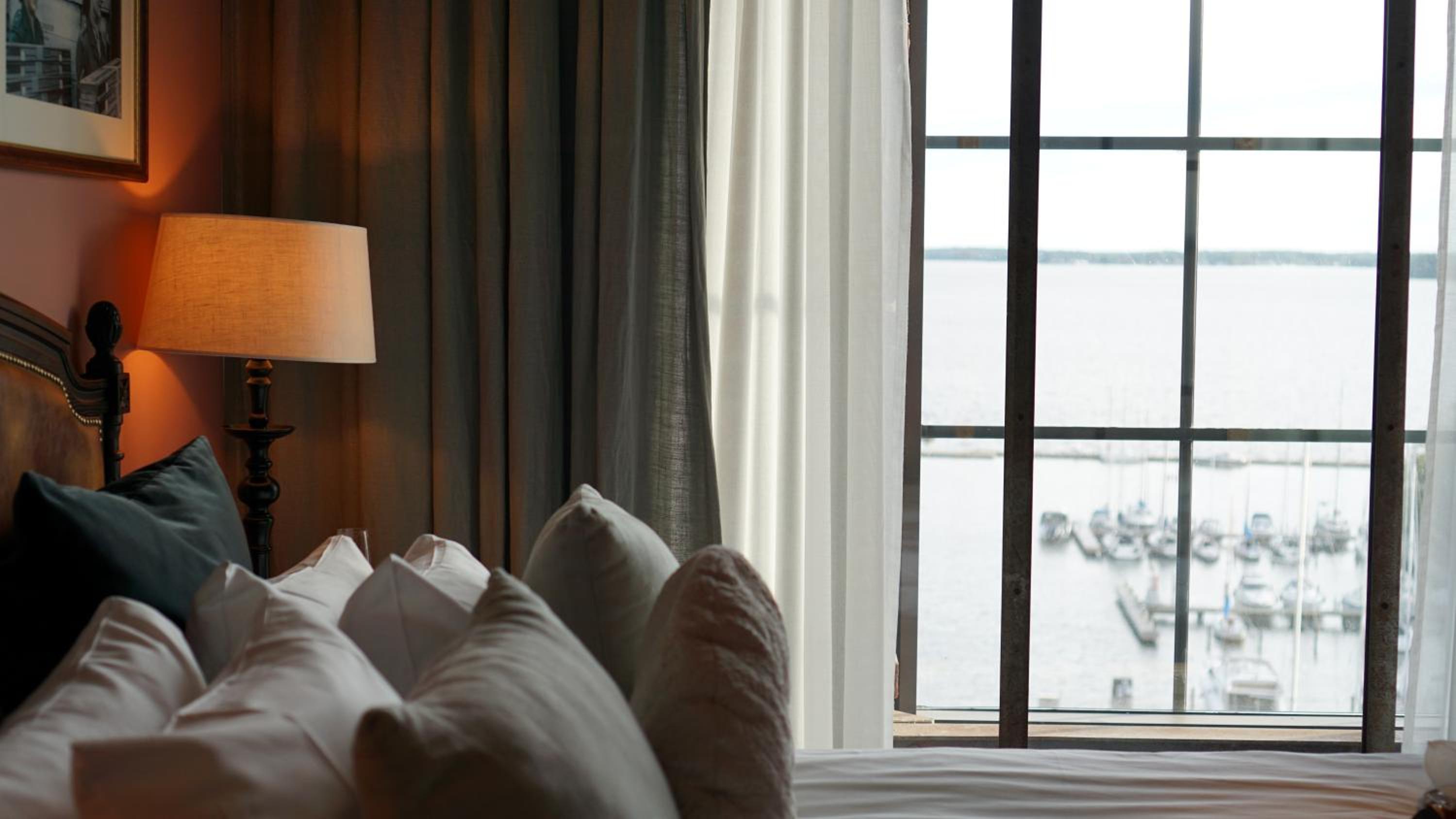 Standard Double Room with Lake View