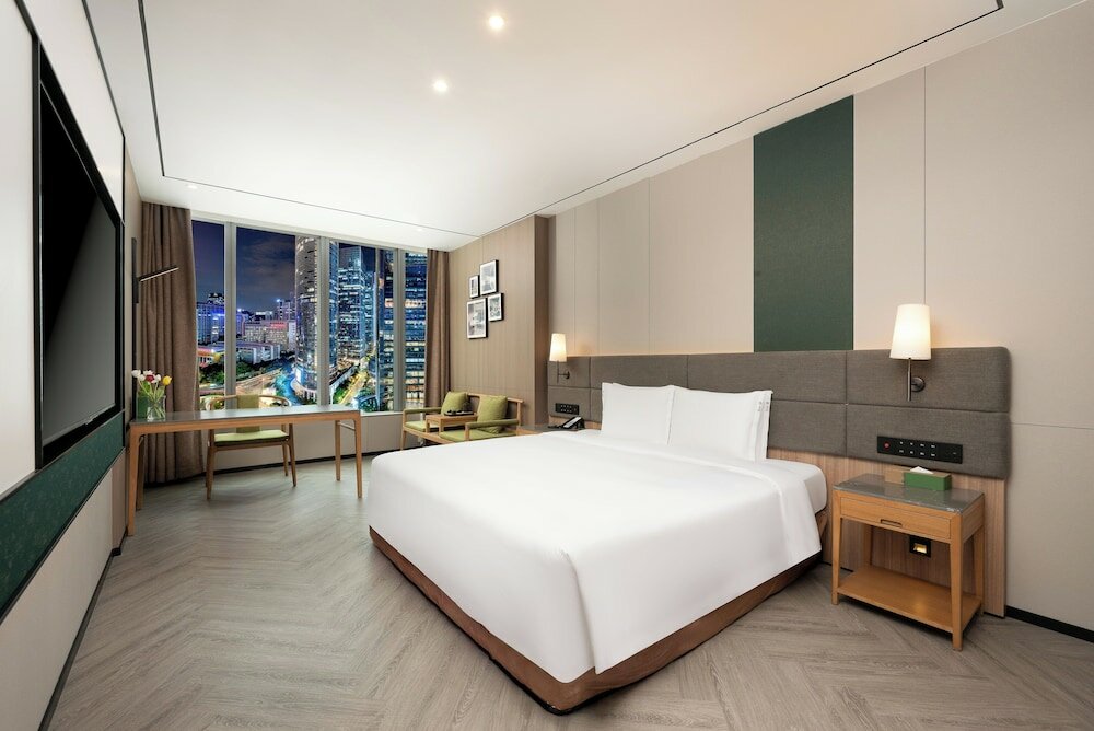 Premium Room, 1 King Bed, City View