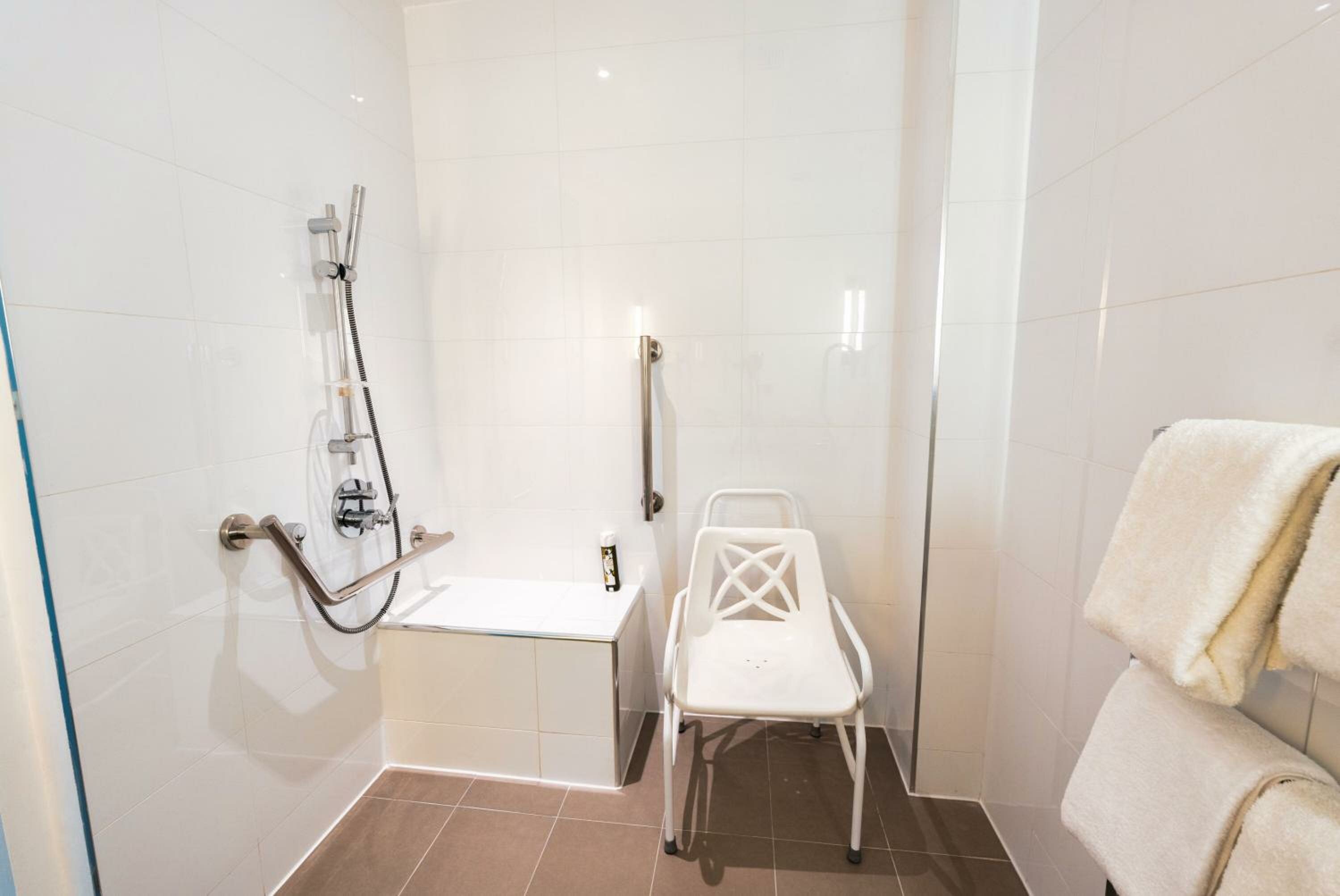 Accessible Studio, 1 King Bed, Sofa Bed, Kitchenette