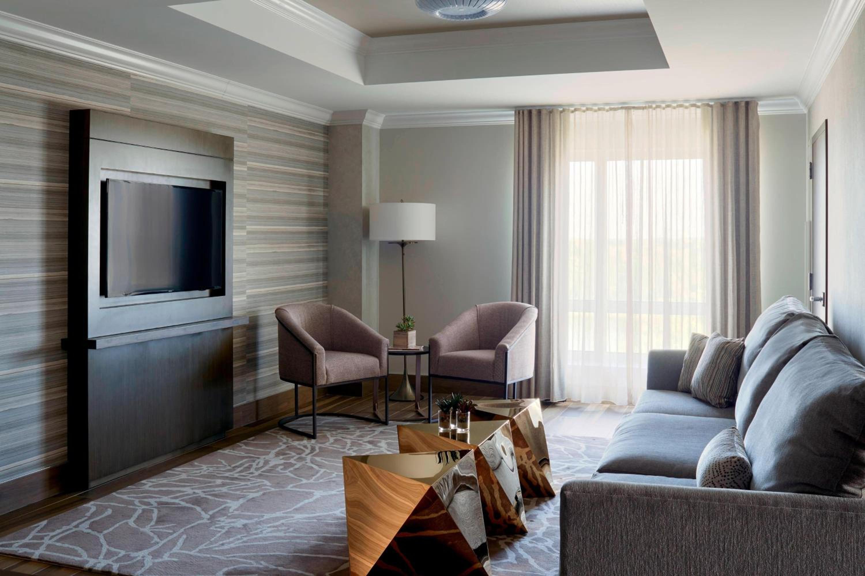 One-Bedroom King Suite with Sofa Bed and Roll-in Shower - Mobility and Hearing Accessible