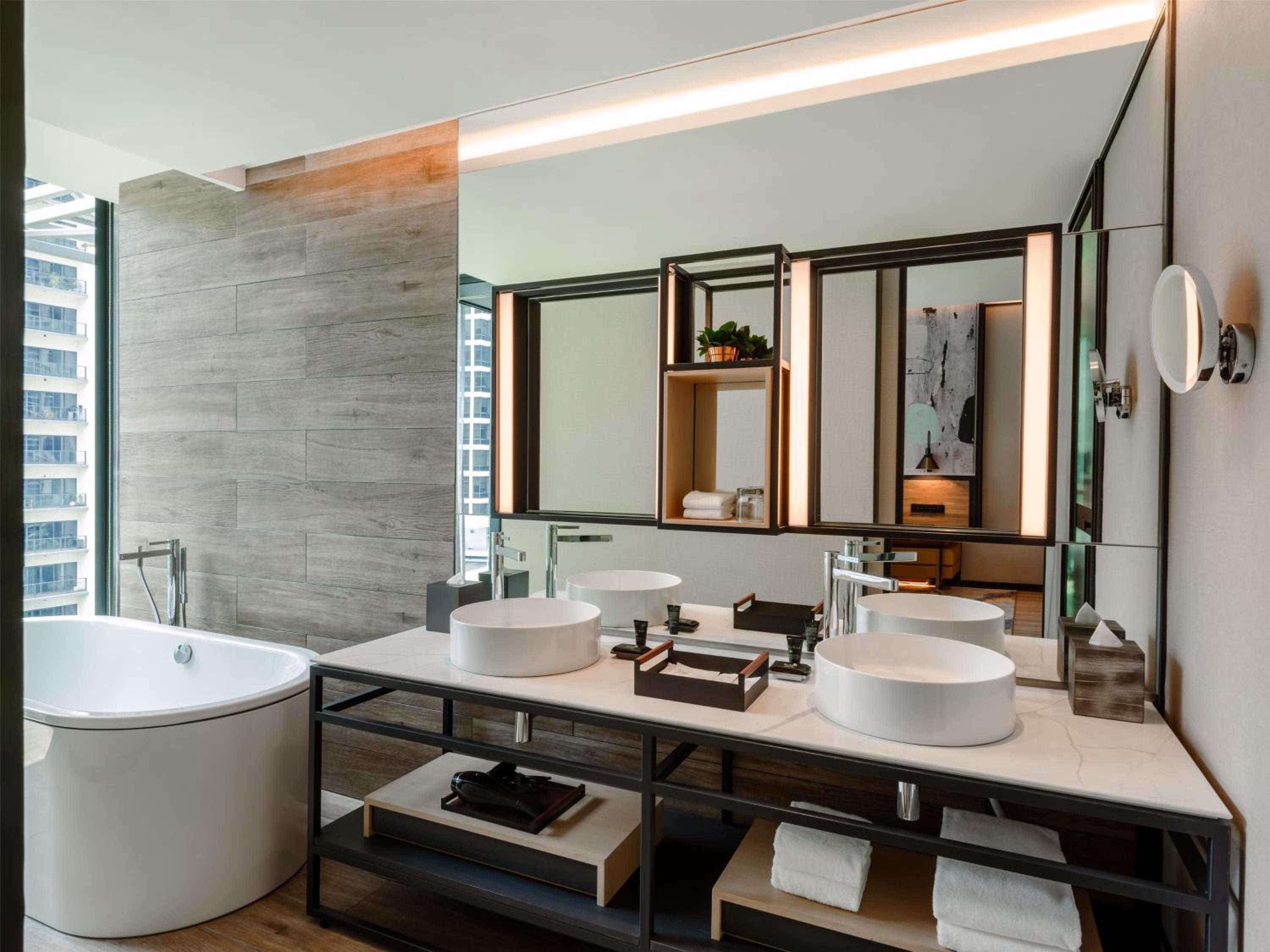 Premium Corner King Room