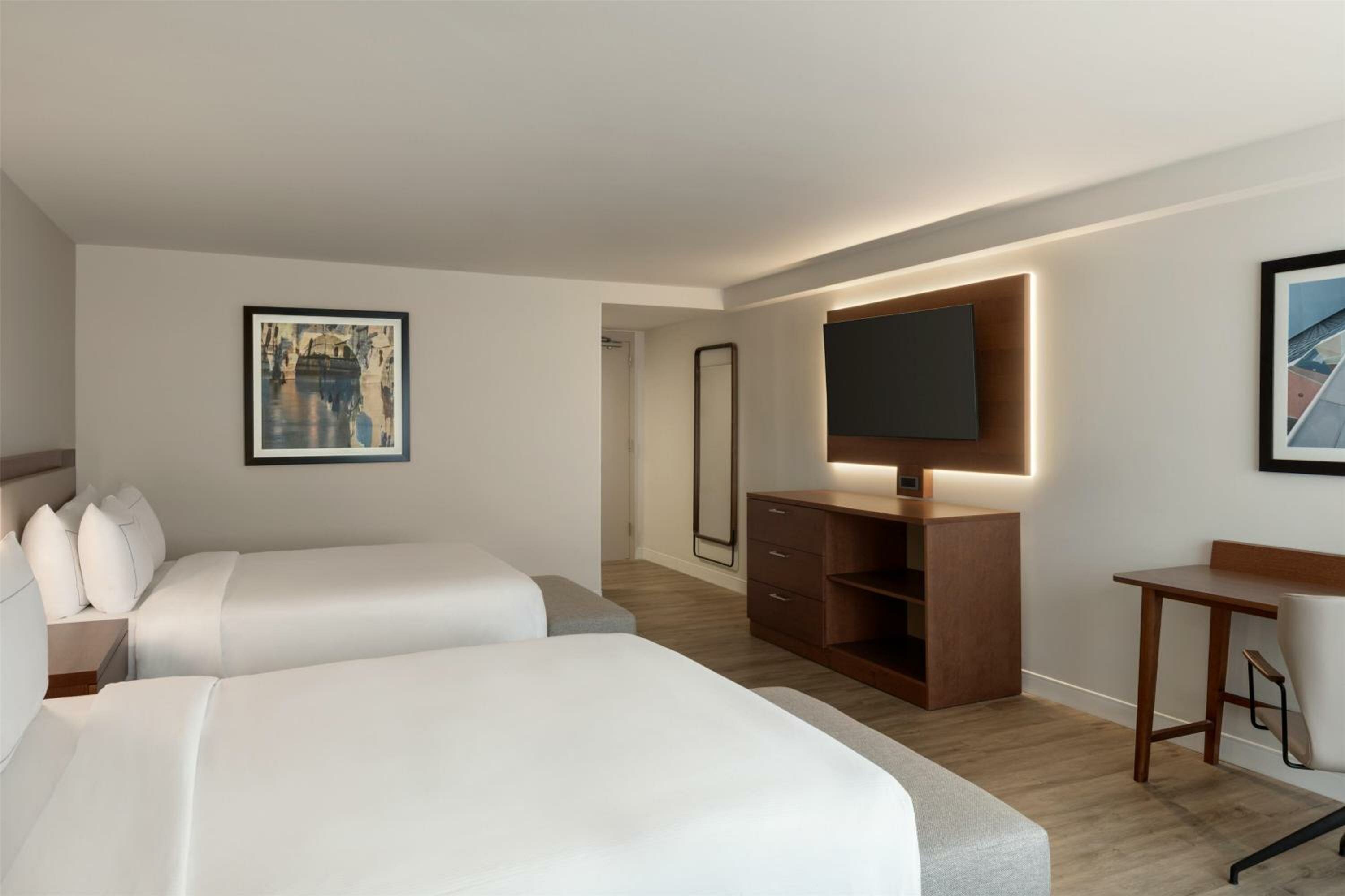 Corner Queen Room with Two Queen Beds