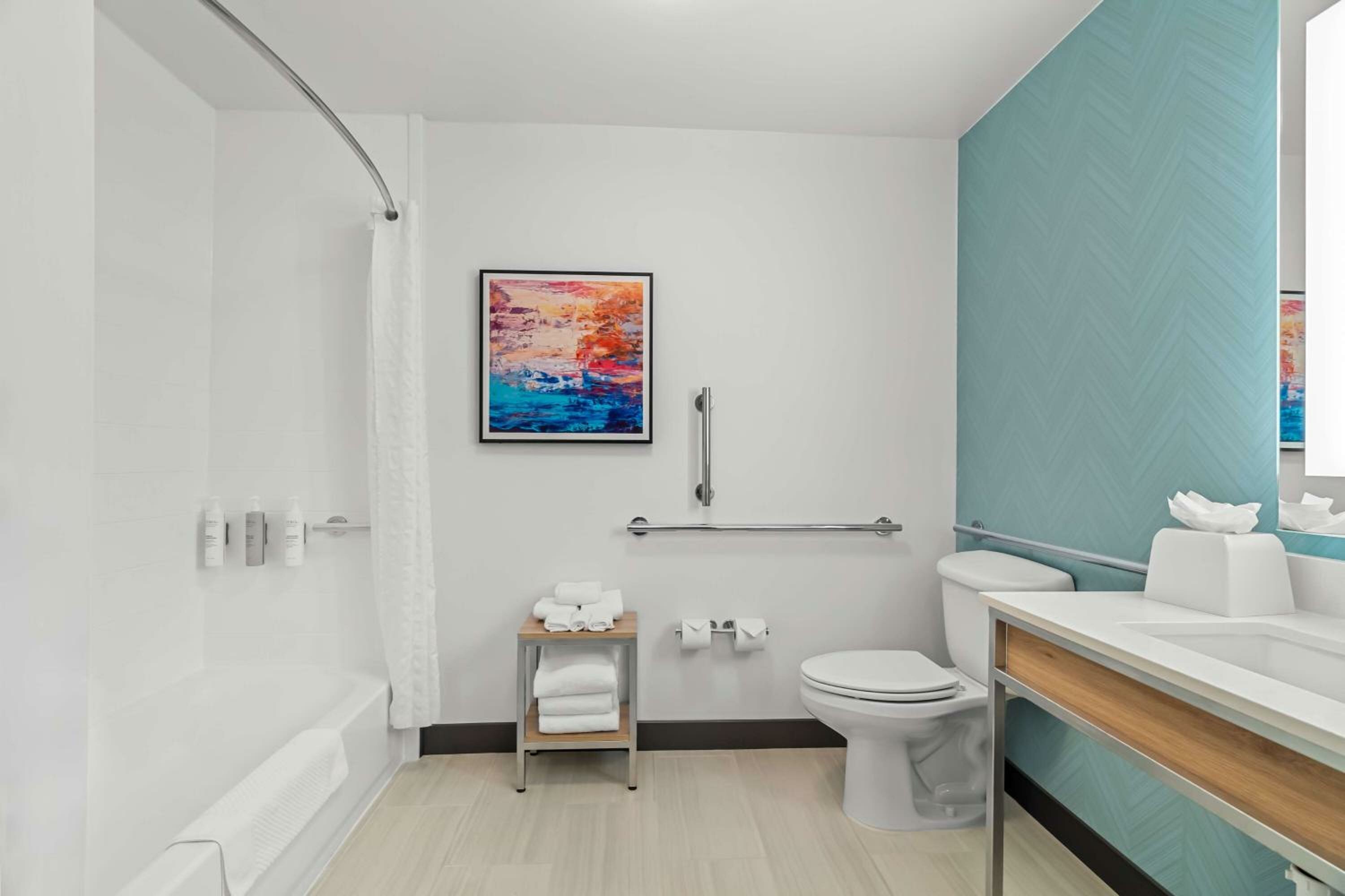 King Room with Bath Tub - Mobility Access