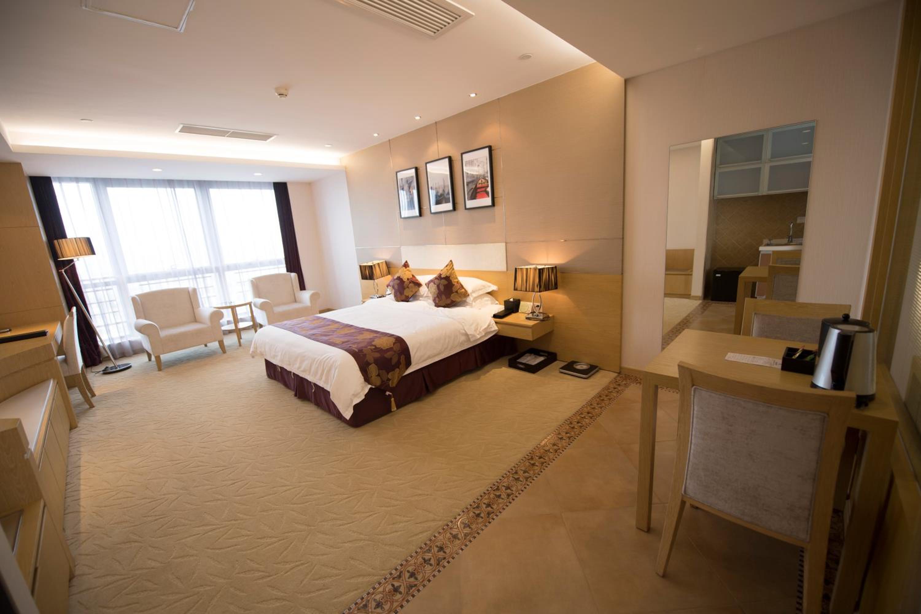 Deluxe Queen Room