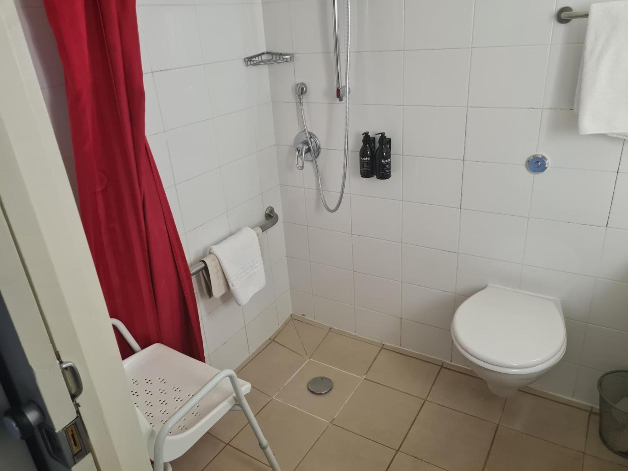 Superior Accessible 1 King or 2 Singles