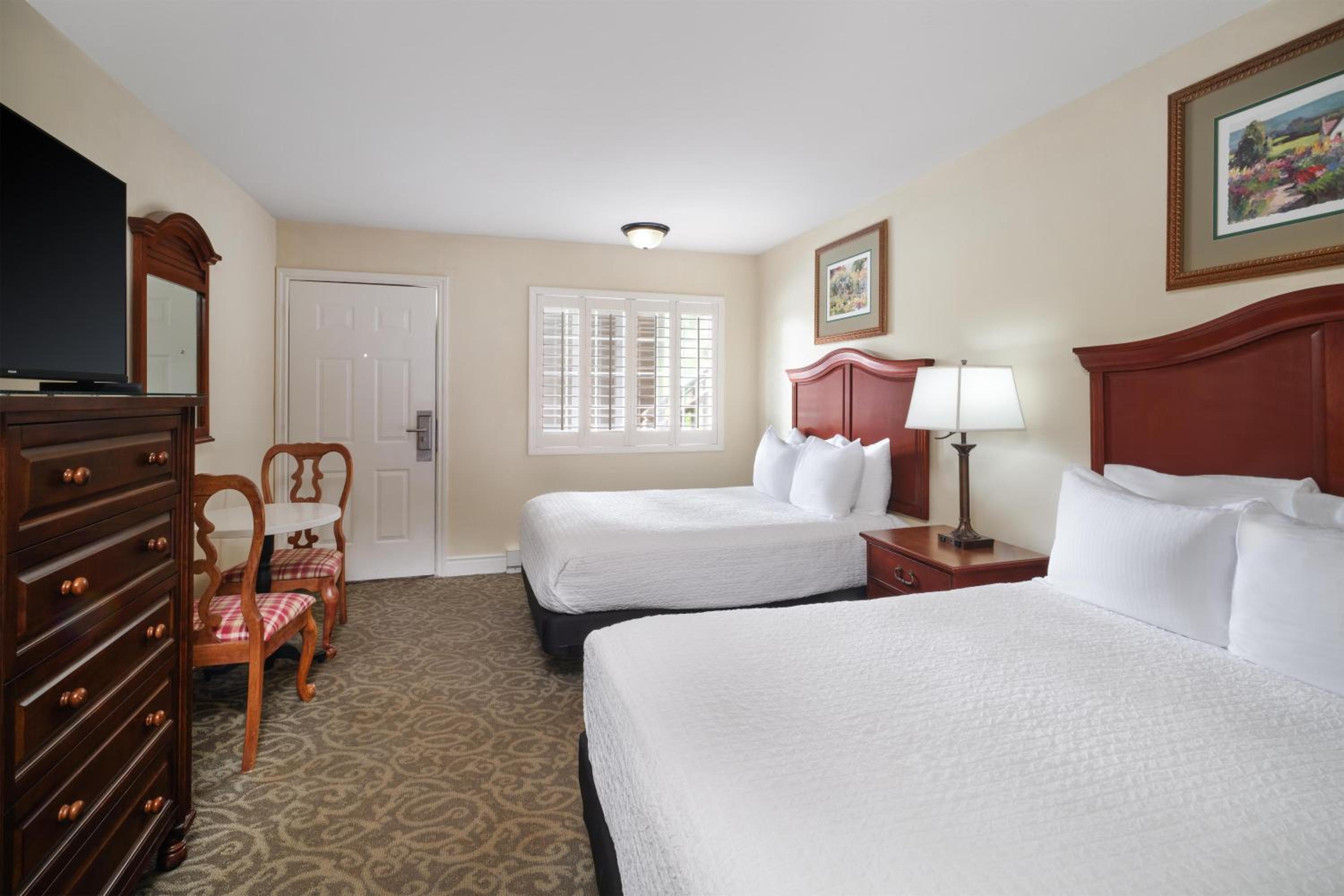 Double Room with Two Double Beds and Bath Tub - Disability Access