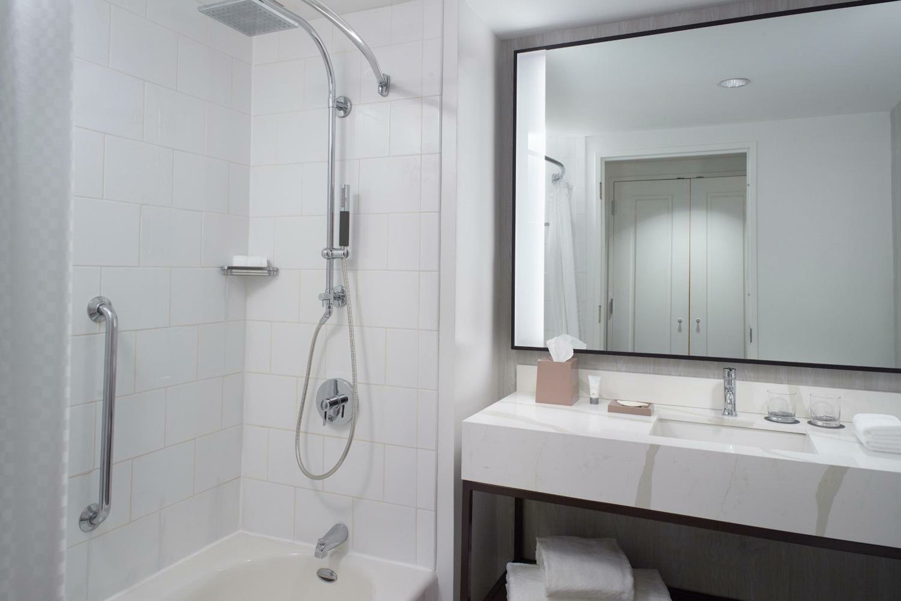Traditional King Room with Roll-in Shower - Mobility and Hearing Accessible