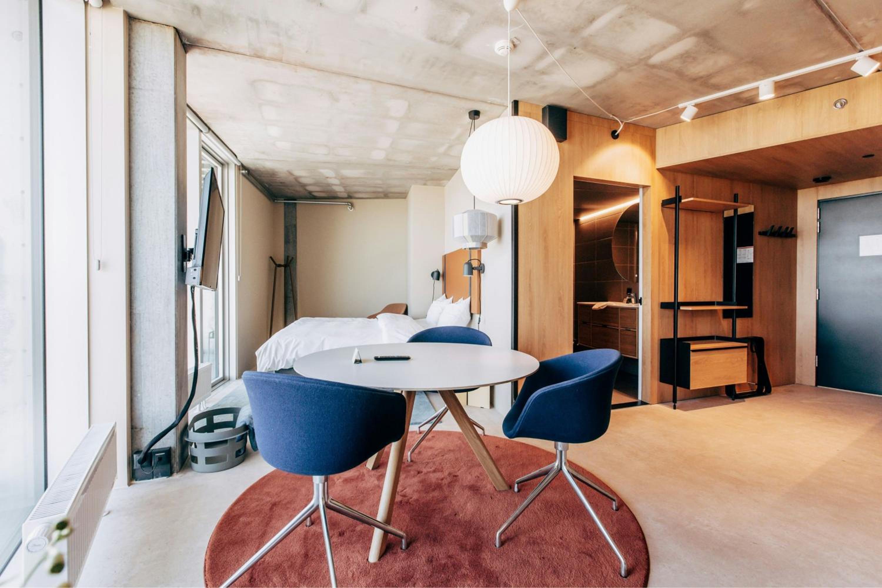 Family Studio with King and Sofa Bed - Sky View