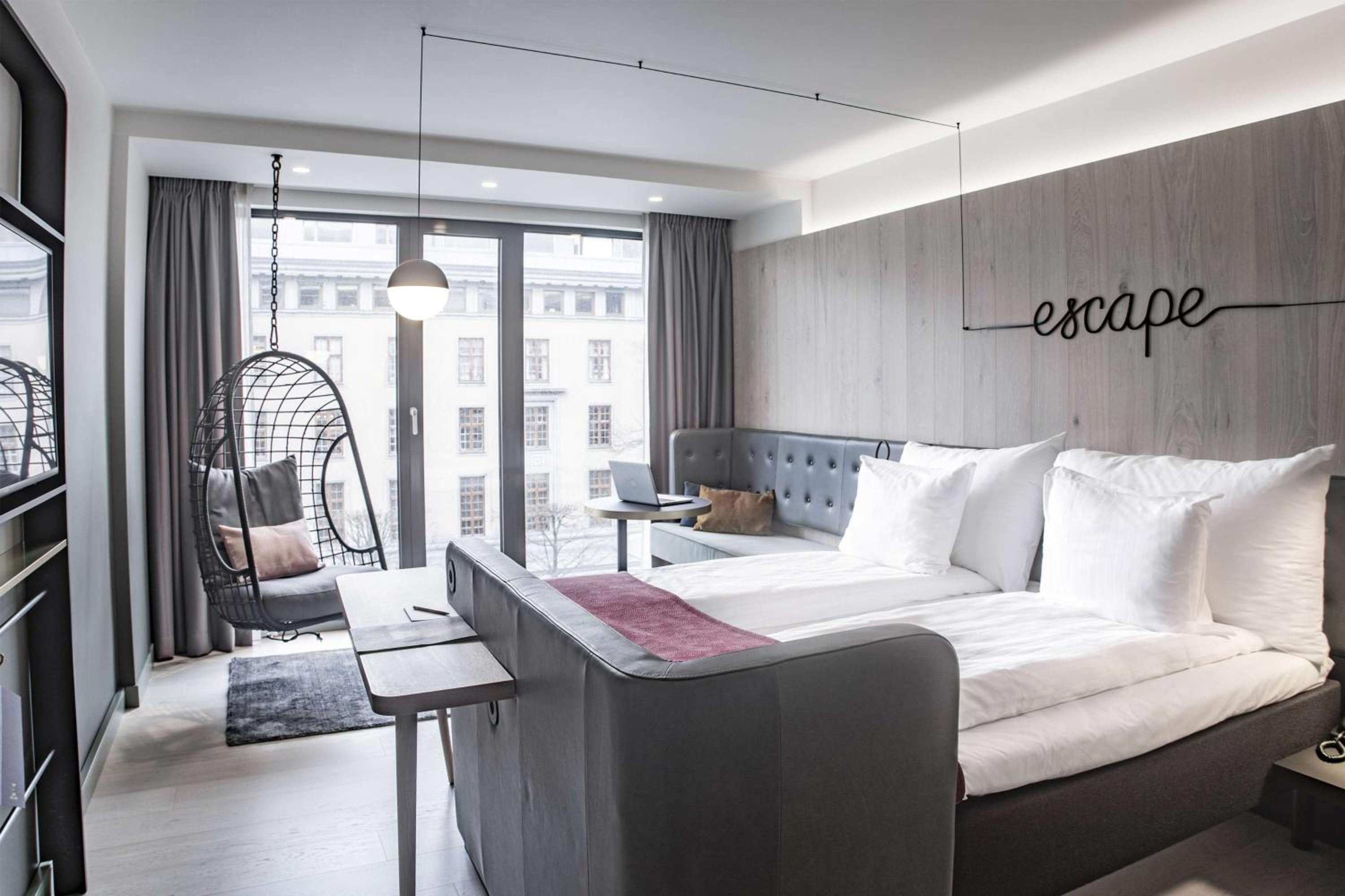 Large Double Room with View