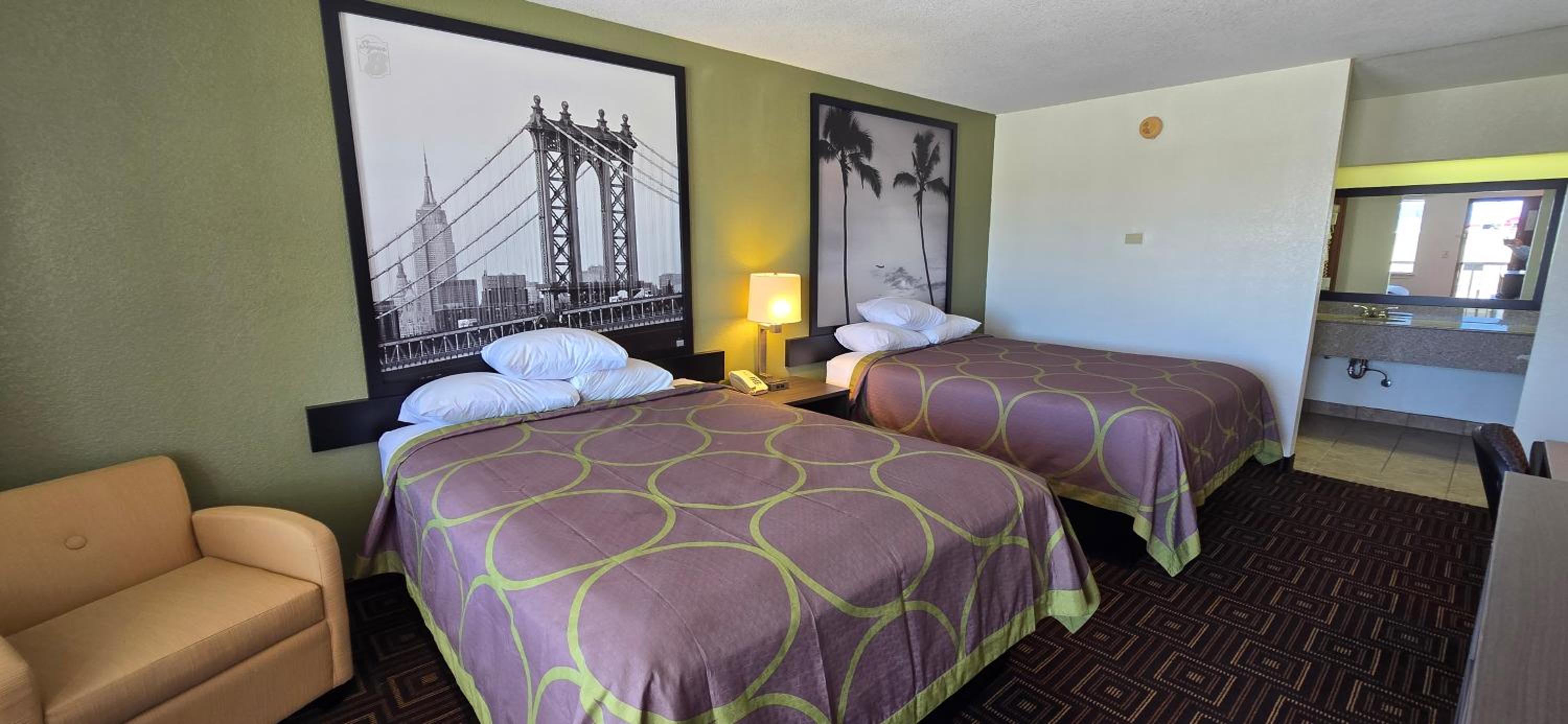 Queen Room with Two Queen Beds - Smoking