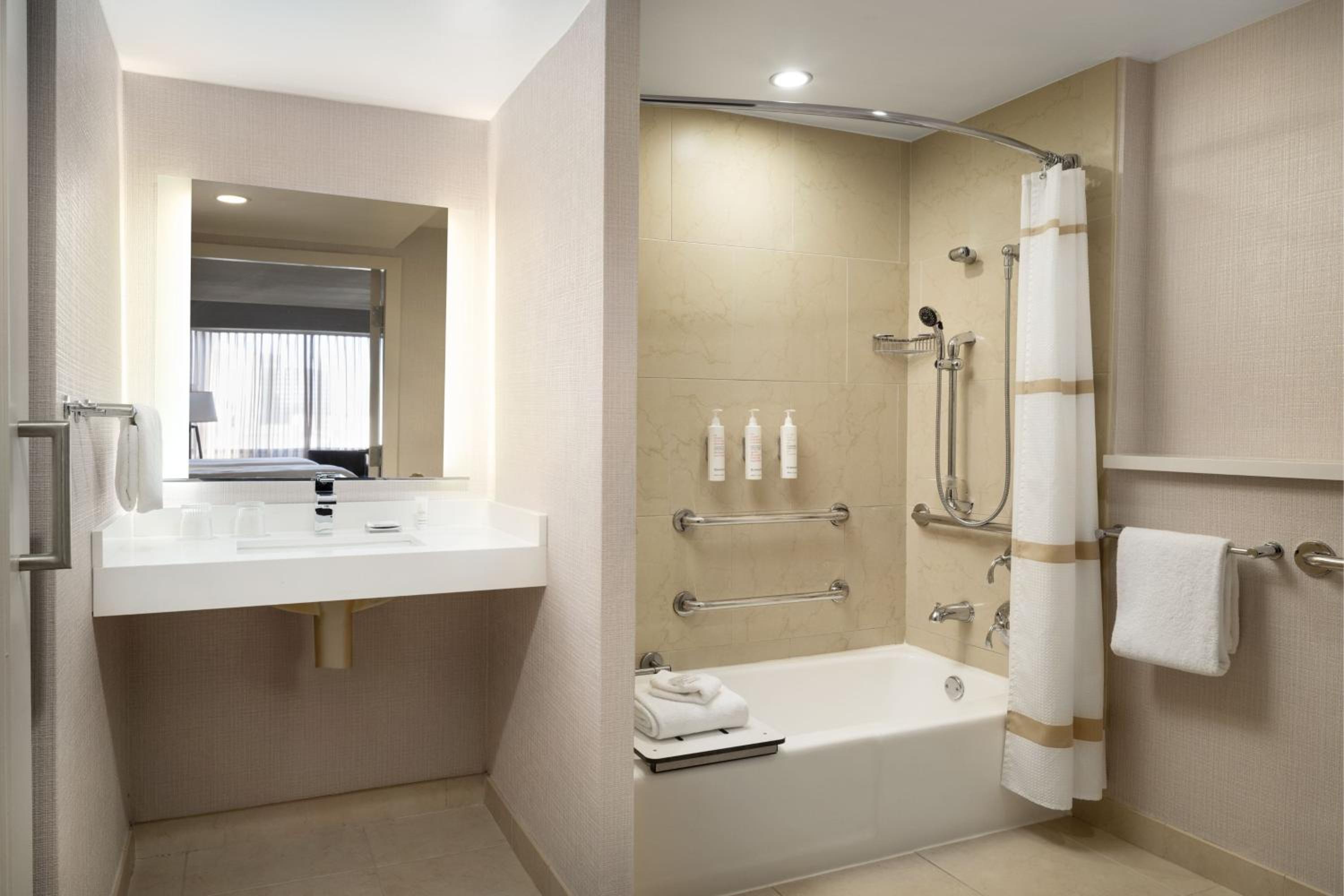 Double Room with Two Double Beds - Hearing Accessible 