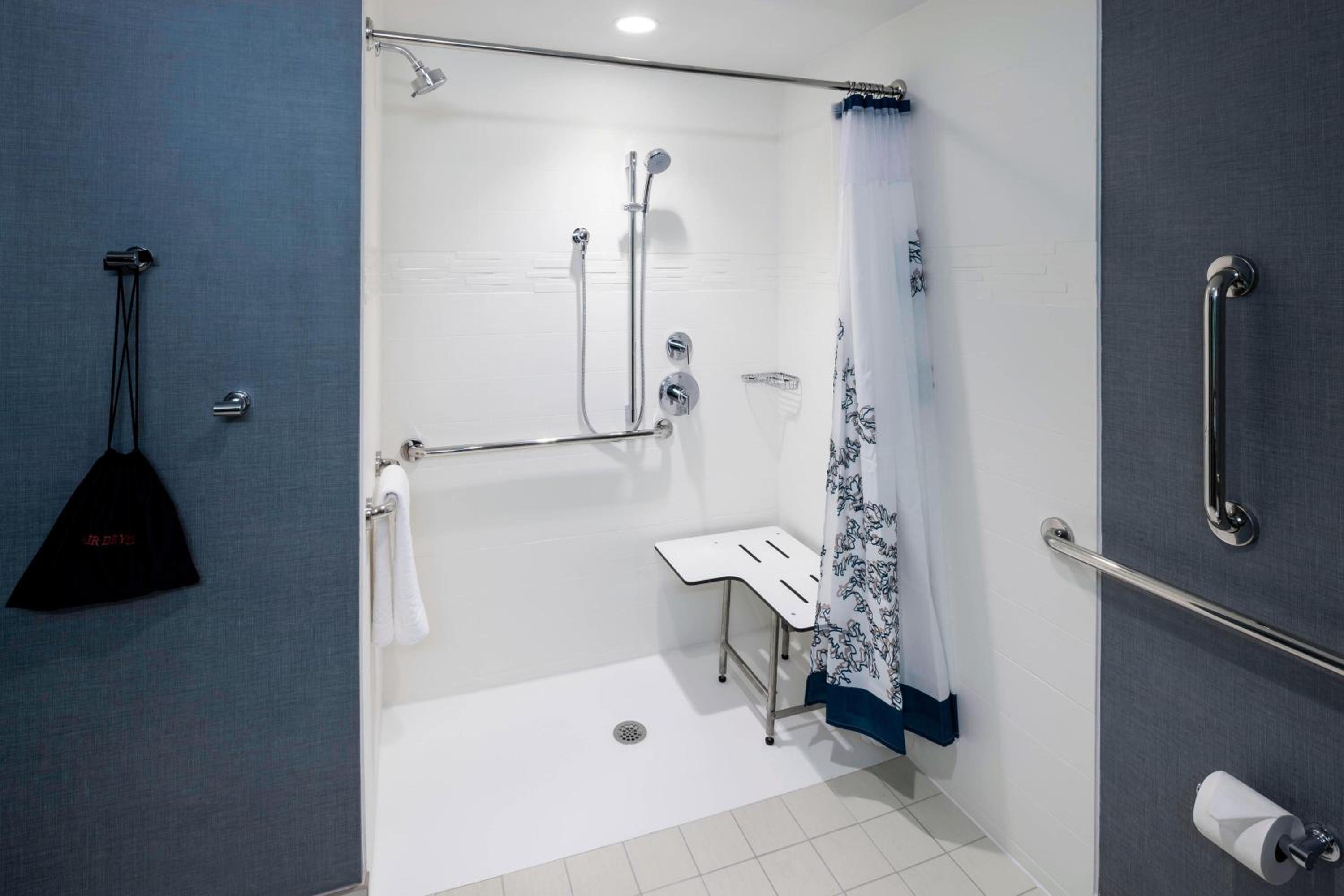 King Studio with Sofa Bed - Hearing Accessible