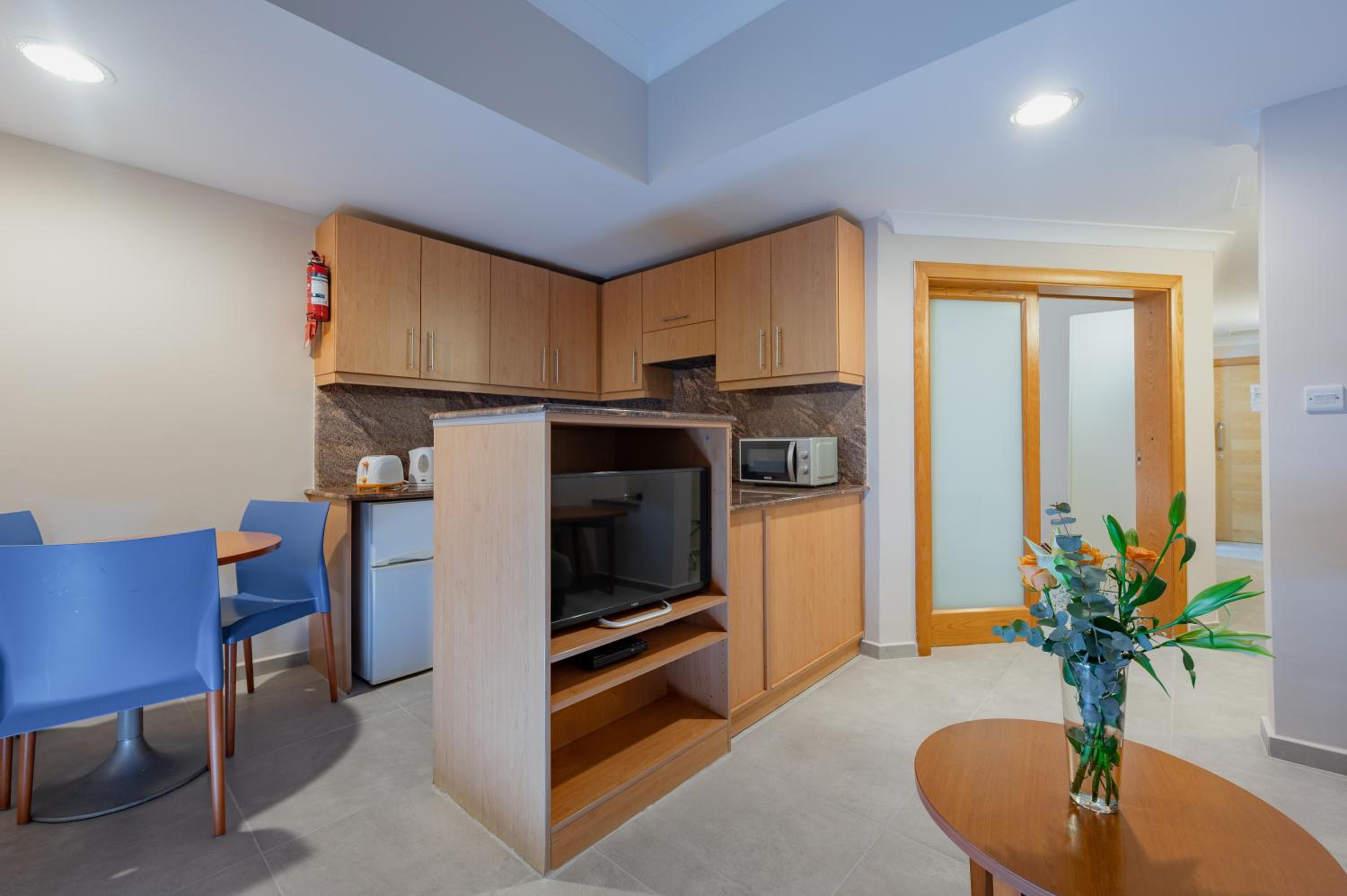 Apartment with Pool View 