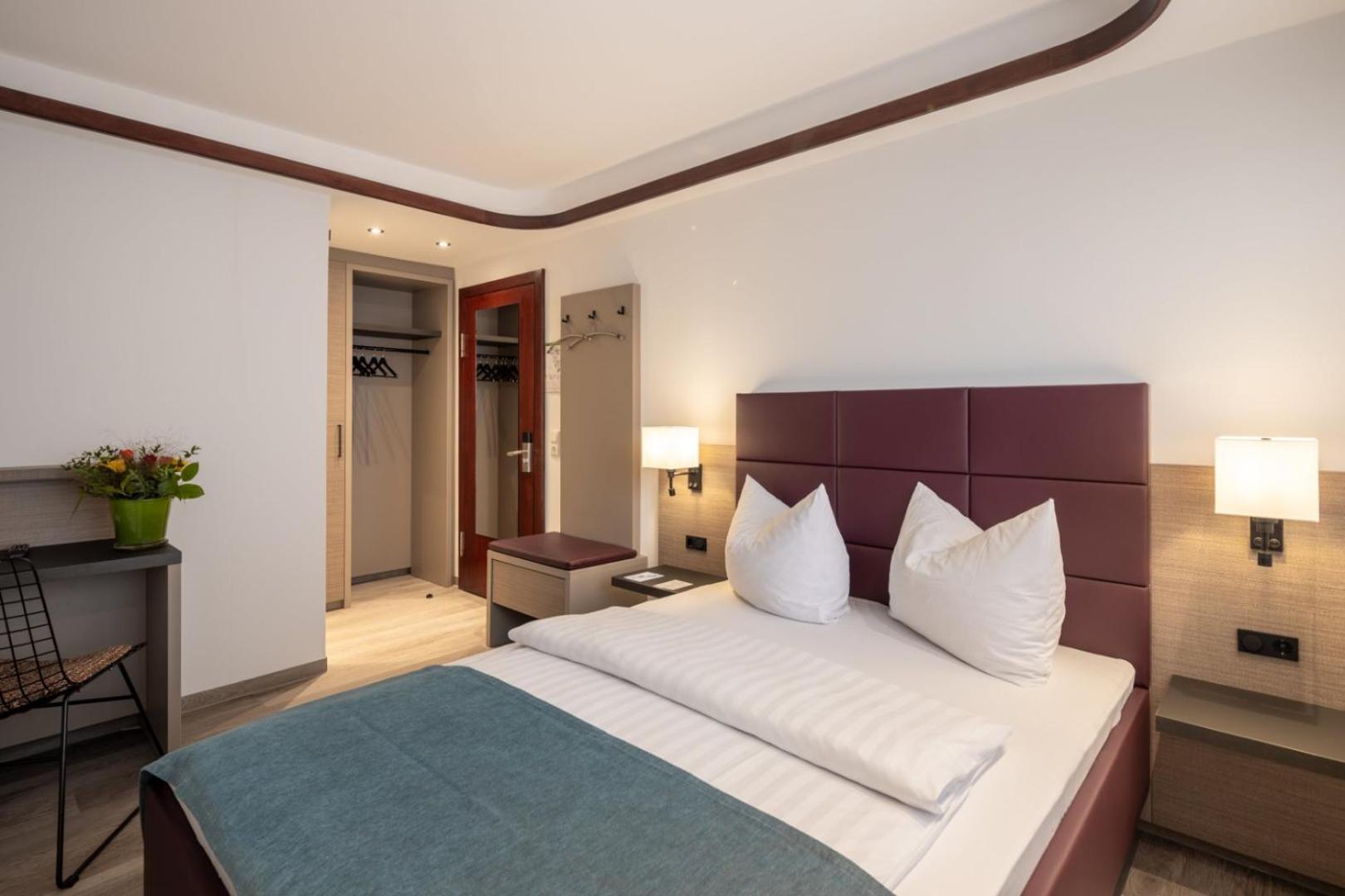 Standard Queen Room