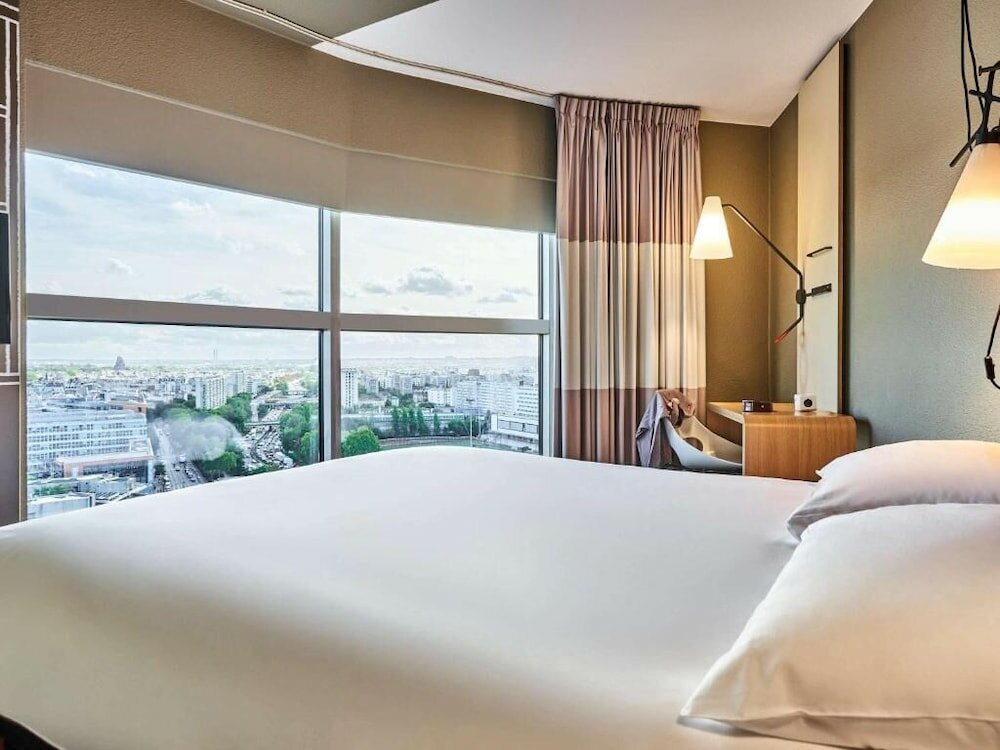 Standard room with 1 double bed (city view)