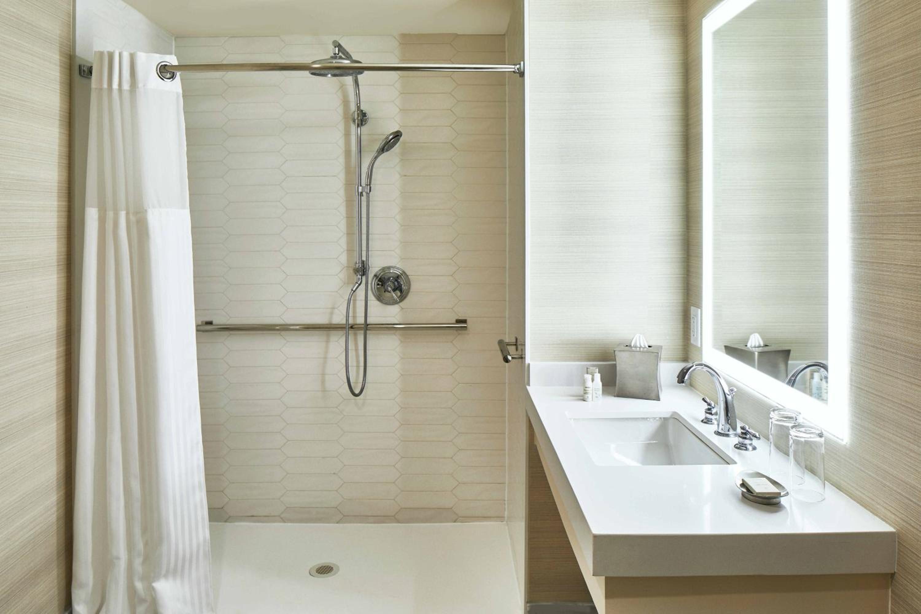 King Room with Pool View - Hearing Accessible