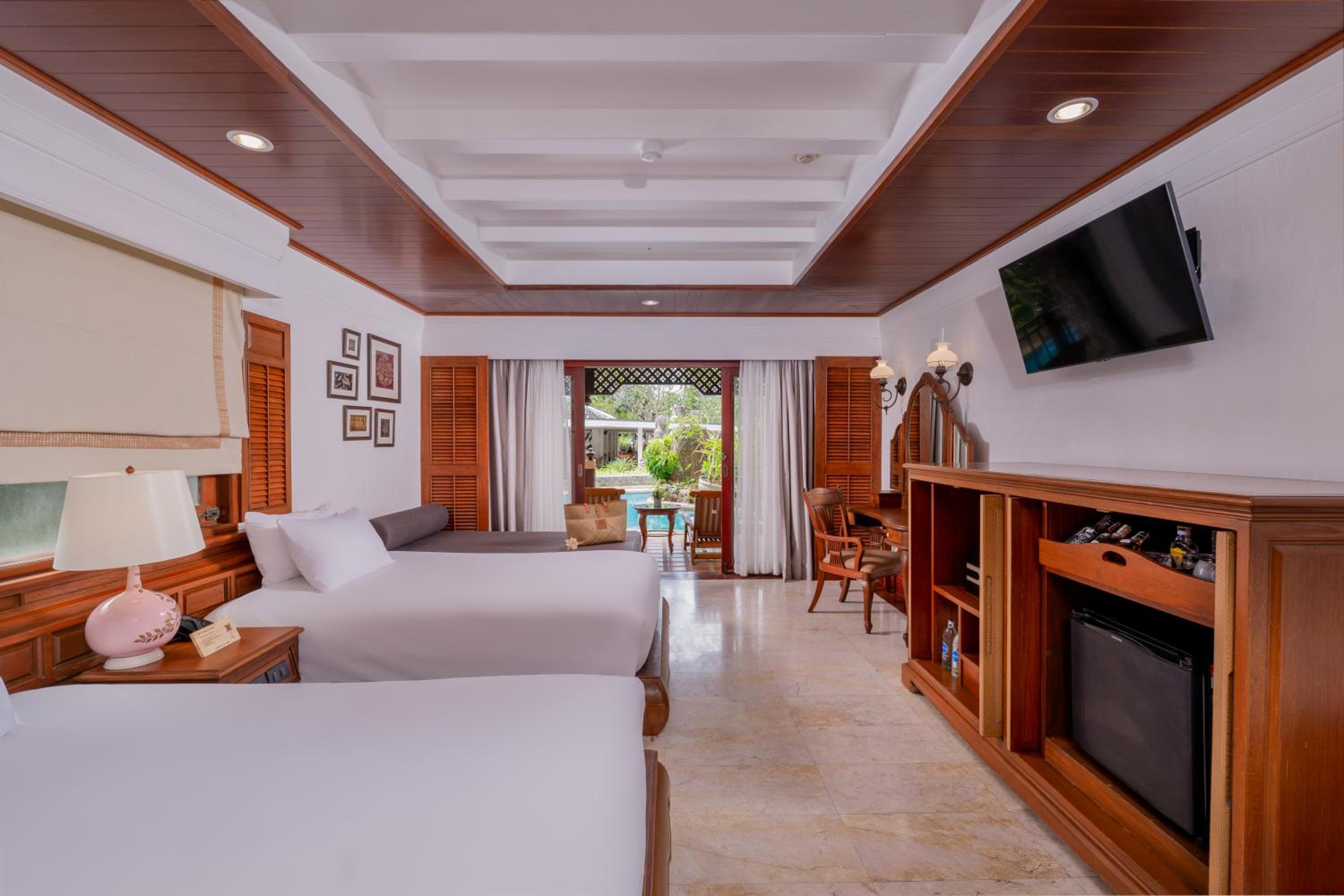Family Connecting Lagoon Pool Access