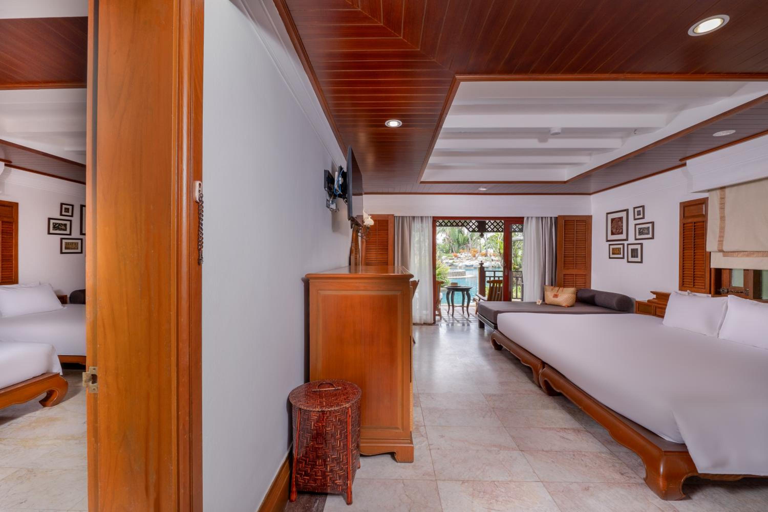 Family Connecting Lagoon Pool Access