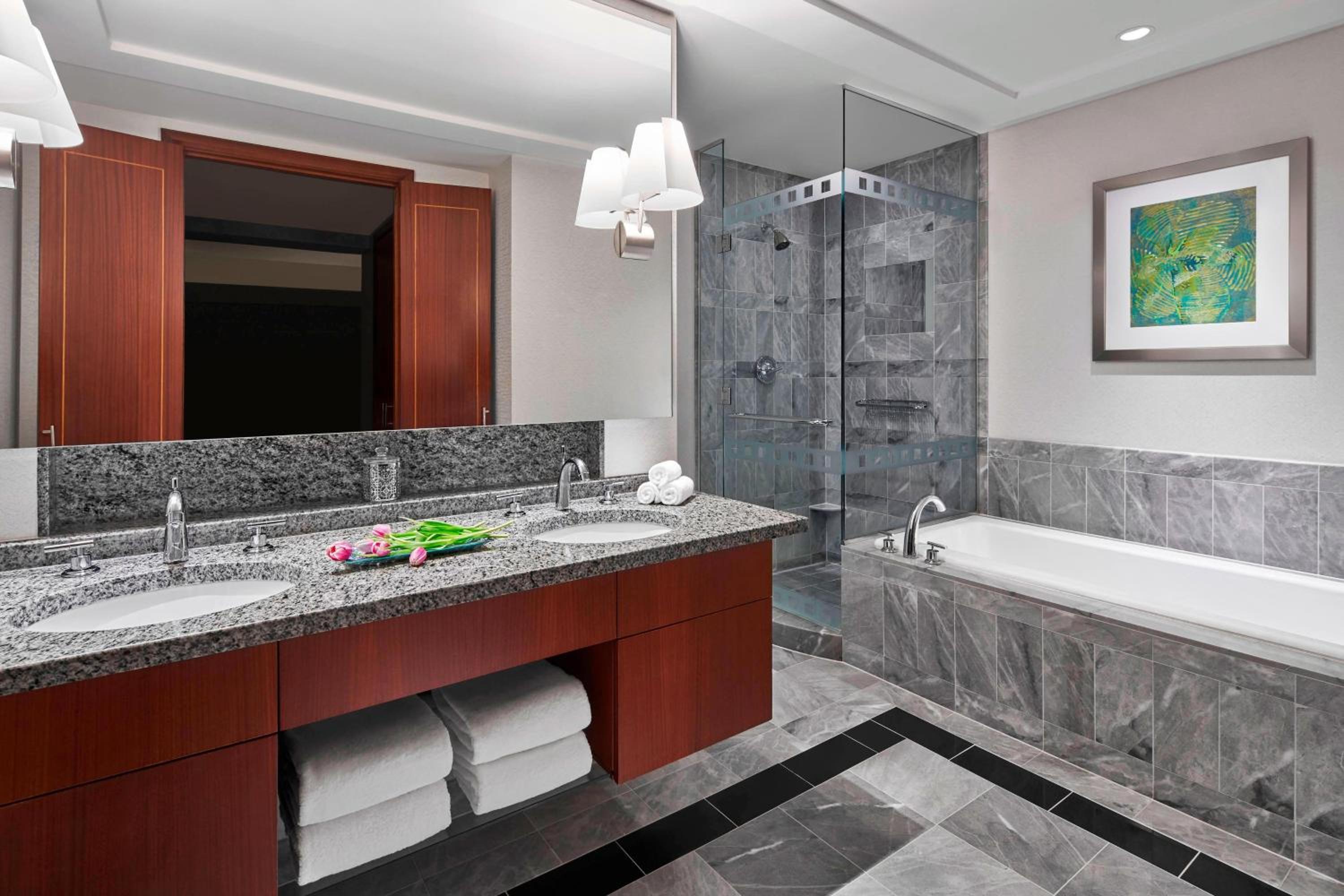 Deluxe Queen Room with Two Queen Beds - Hearing Accessible