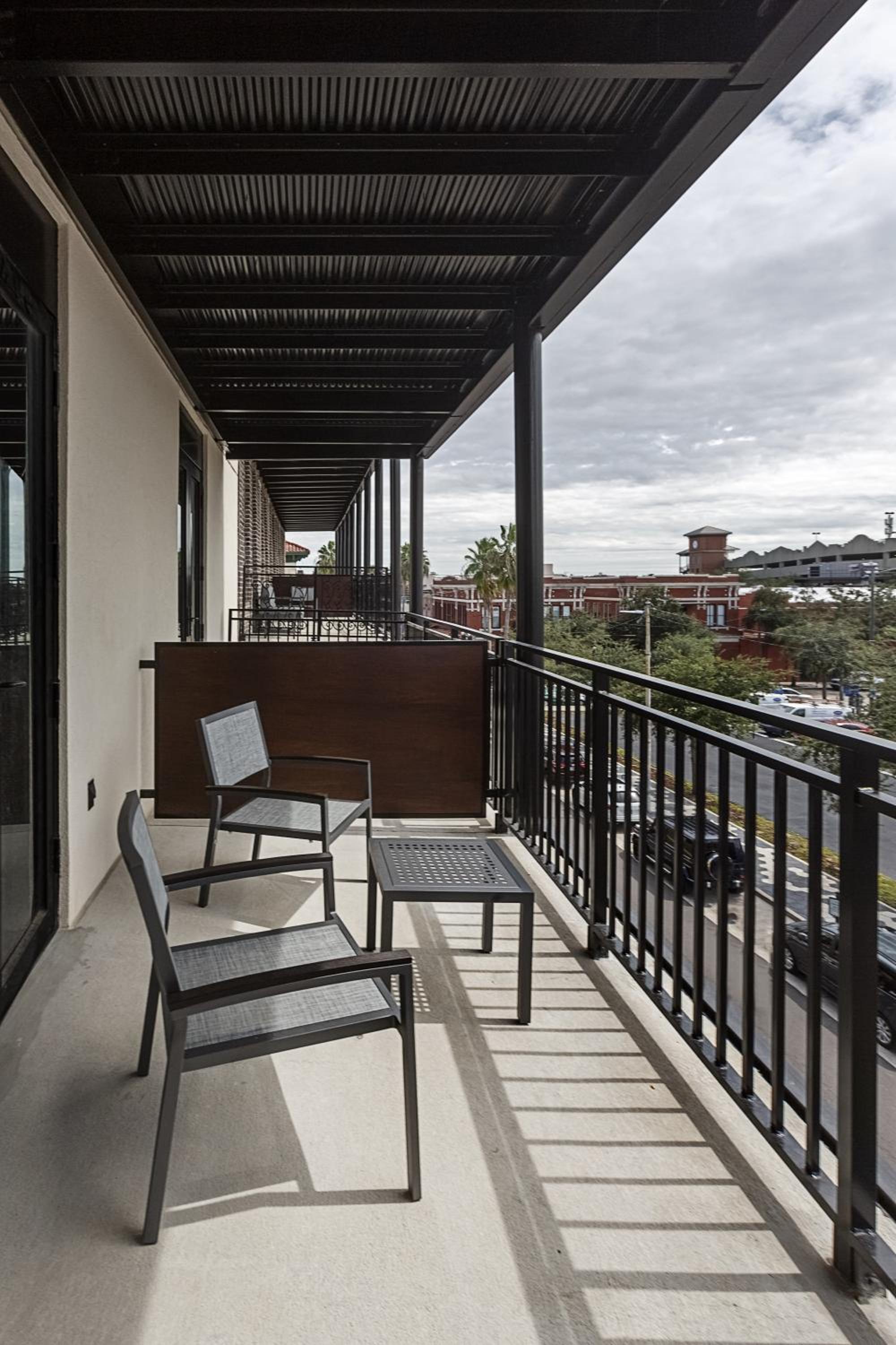 Haya King Balcony Guestroom