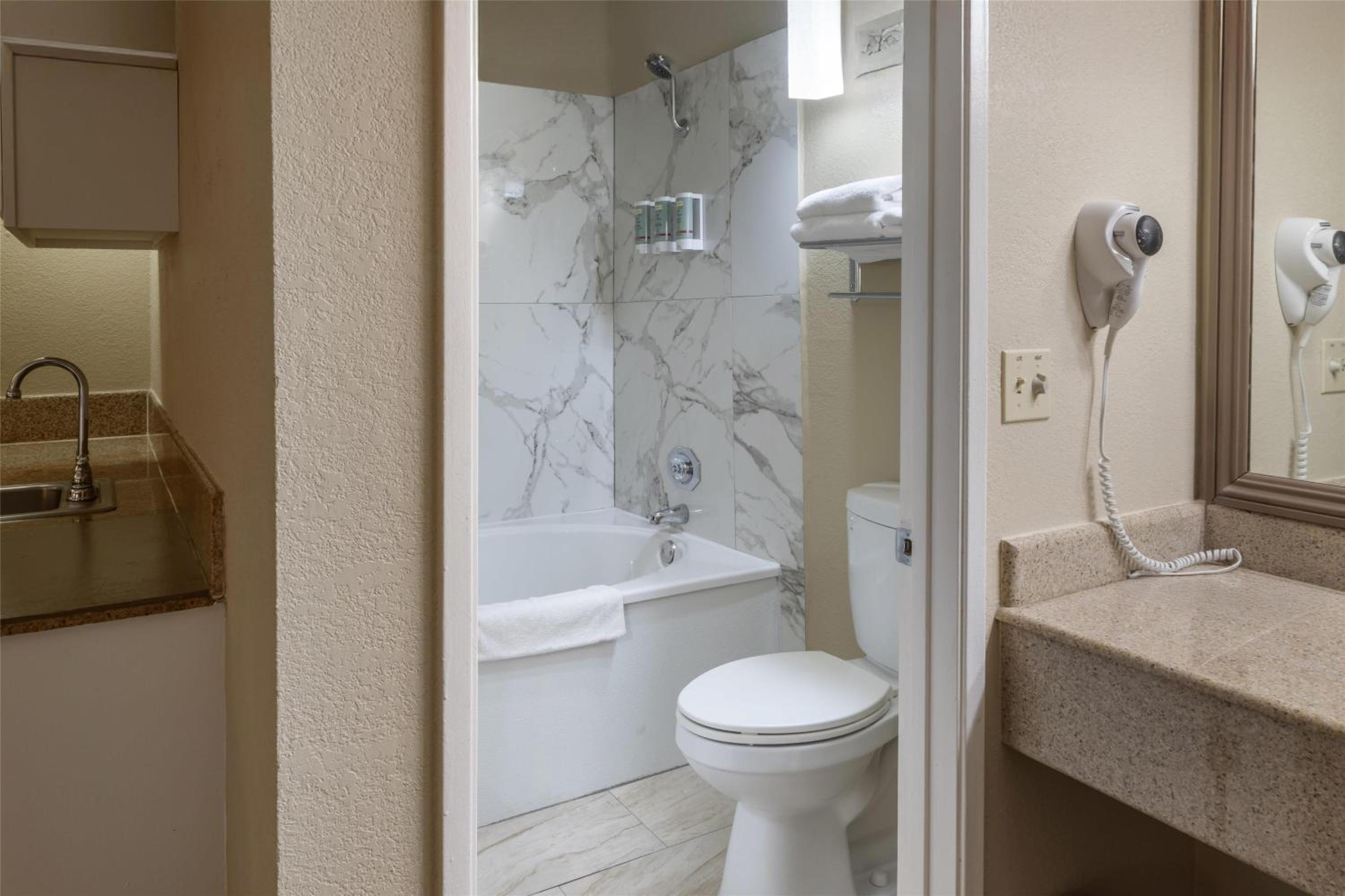 Queen Room with Two Queen Beds and Spa Bath - Non-Smoking