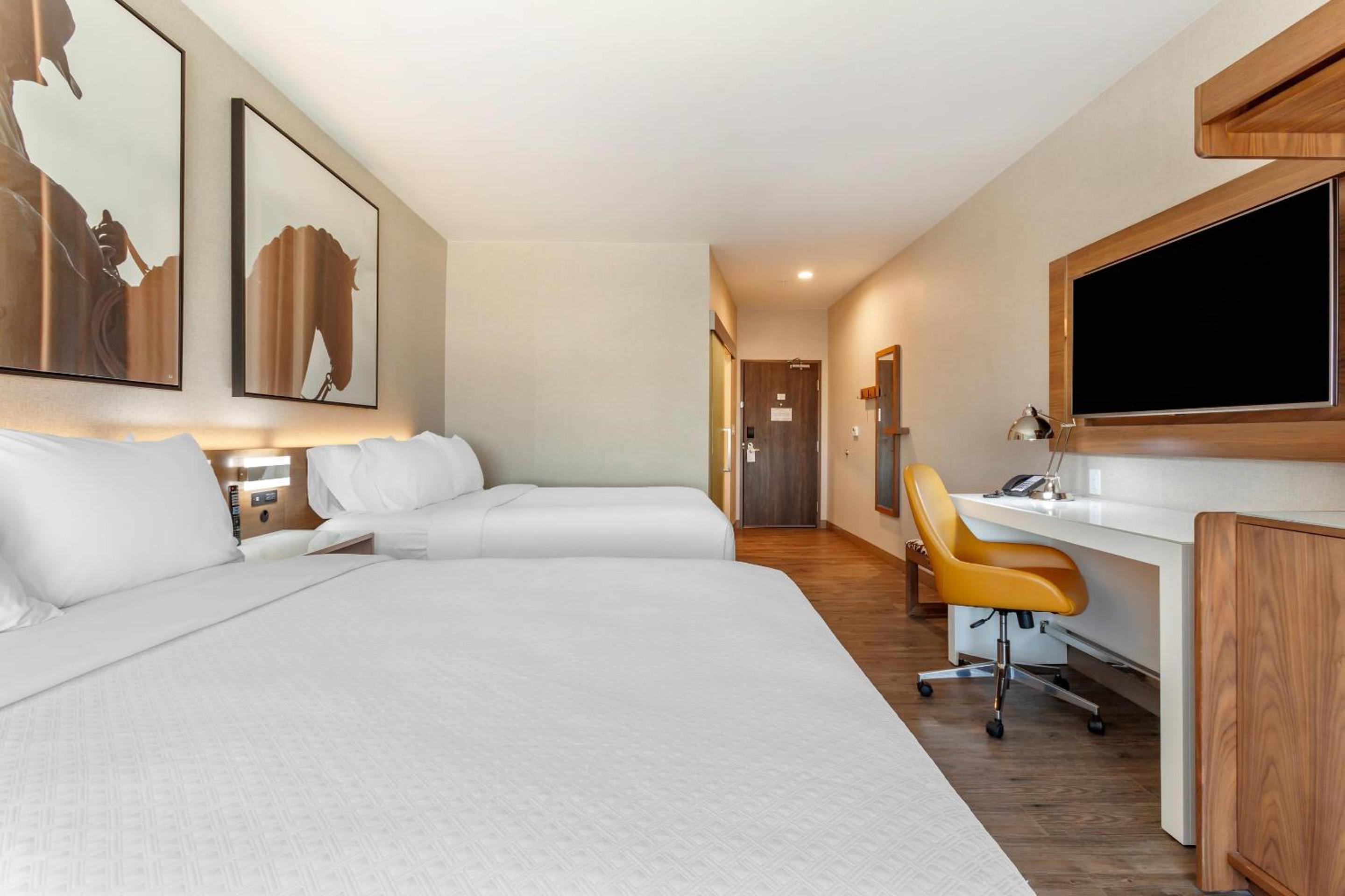 Queen Room with Two Queen Beds - Accessible/Non-Smoking 