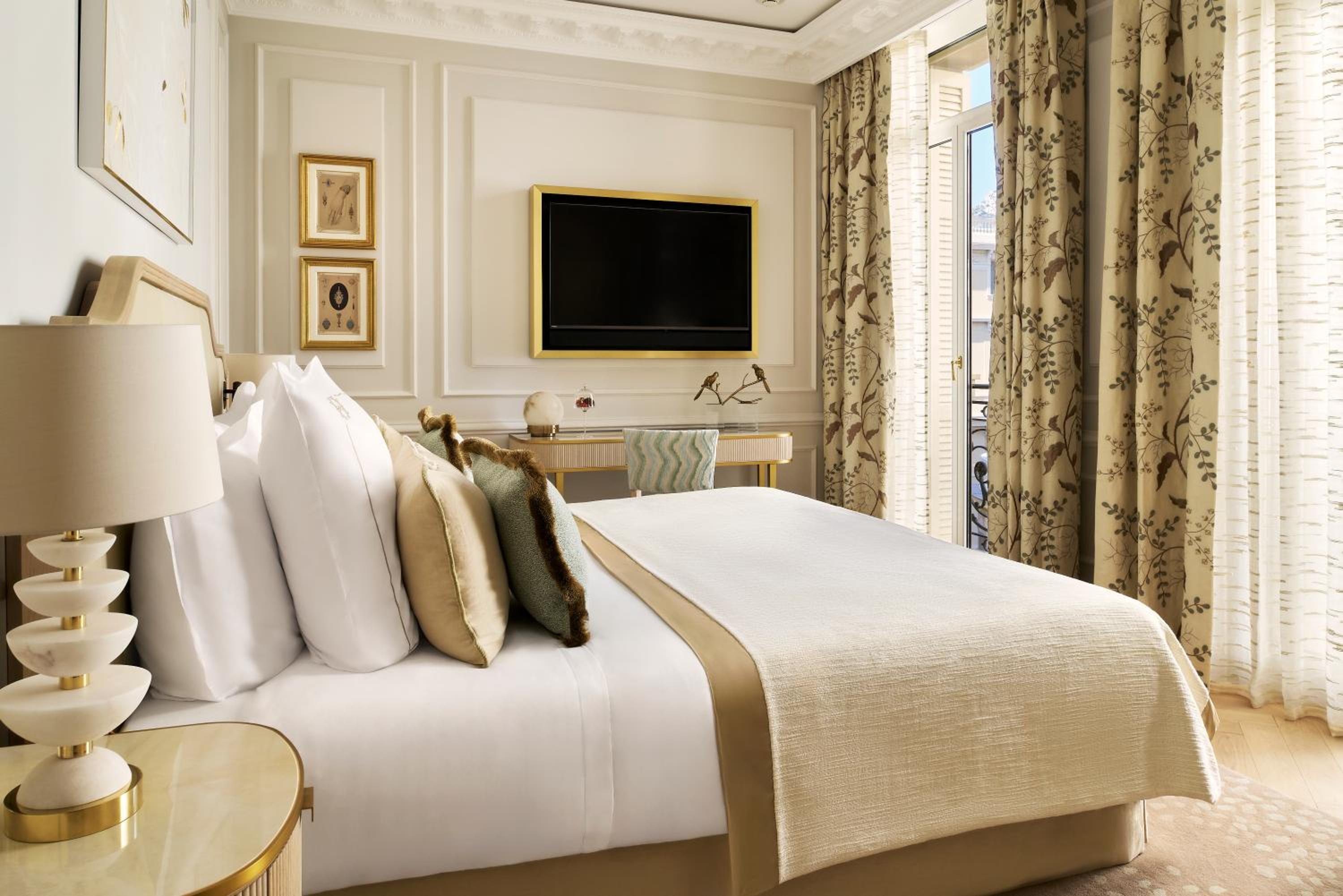Deluxe Prestige Room - City or Courtyard View