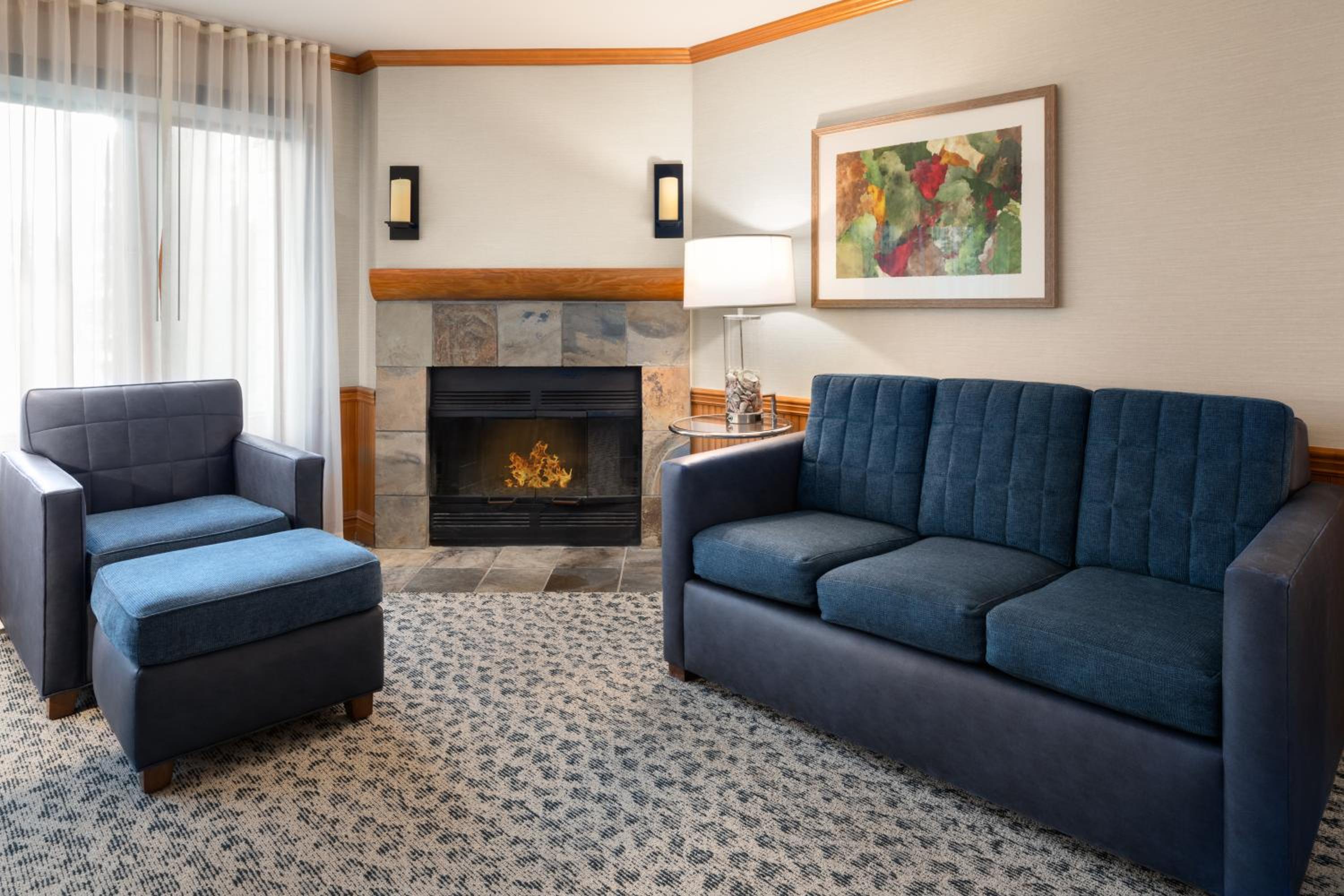 Premier King Room with Fireplace - Non-Smoking