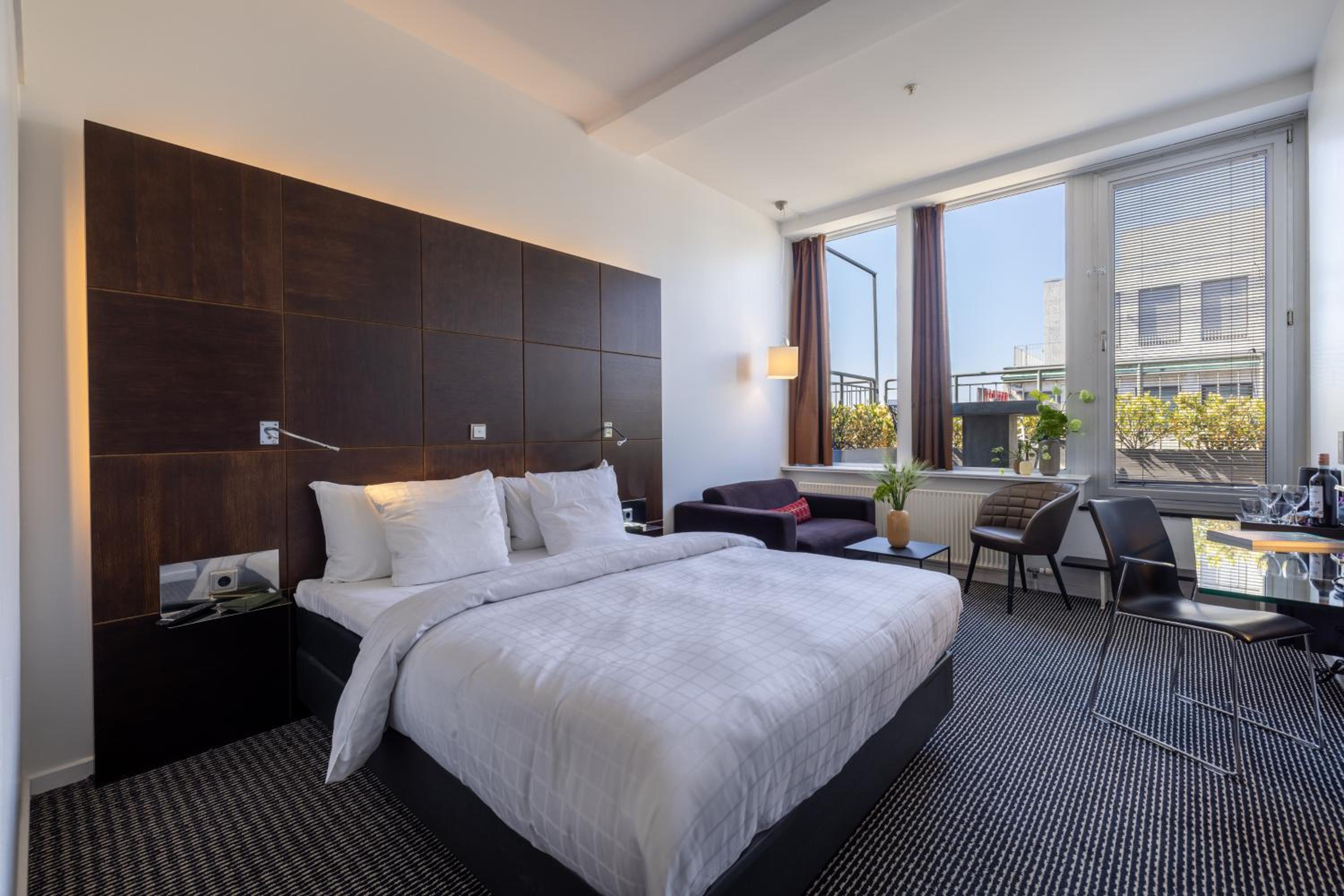 Executive King Deluxe with Lounge Access