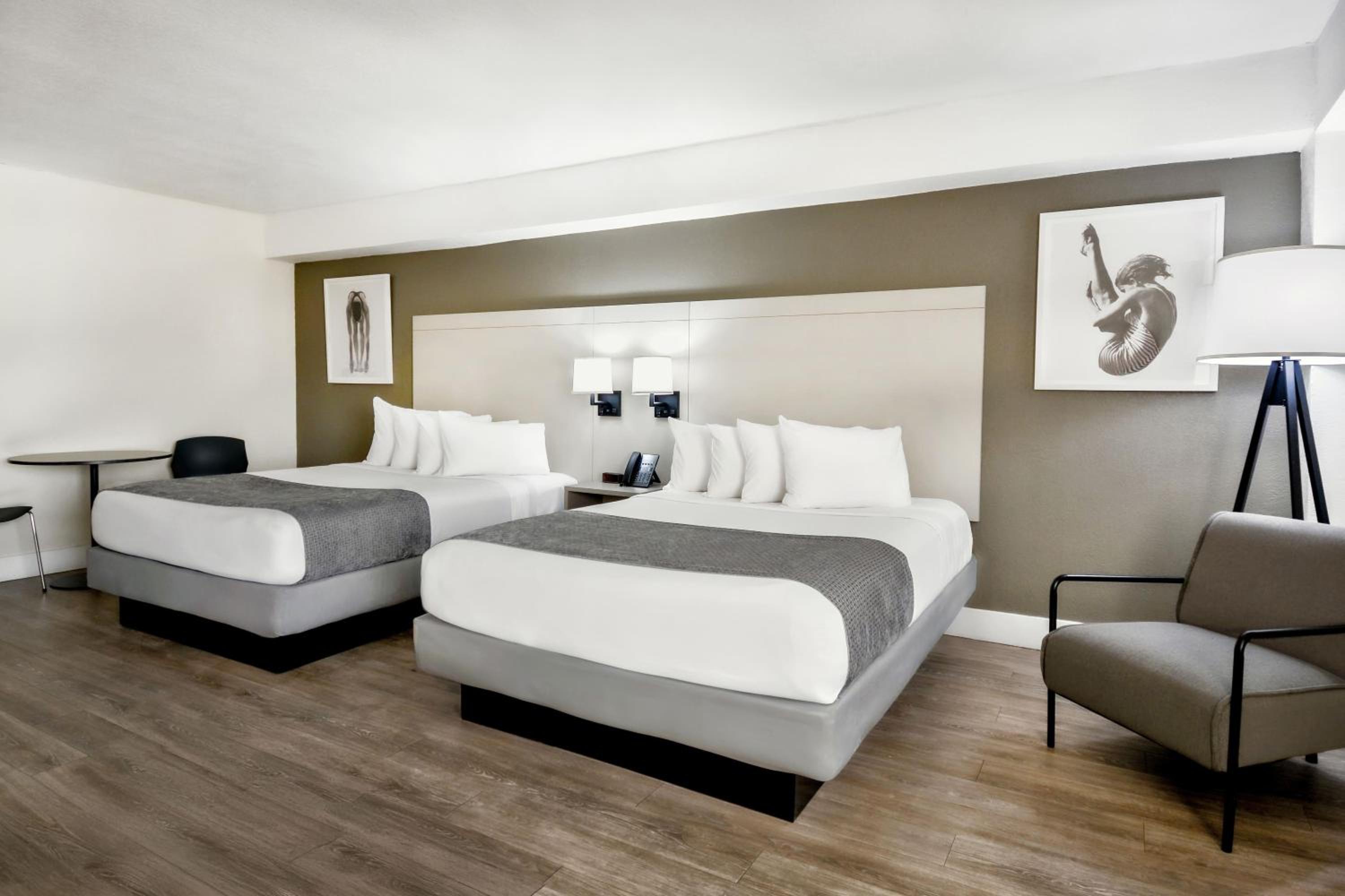 Deluxe Tower Queen Room with Two Queen Beds - Non-Smoking