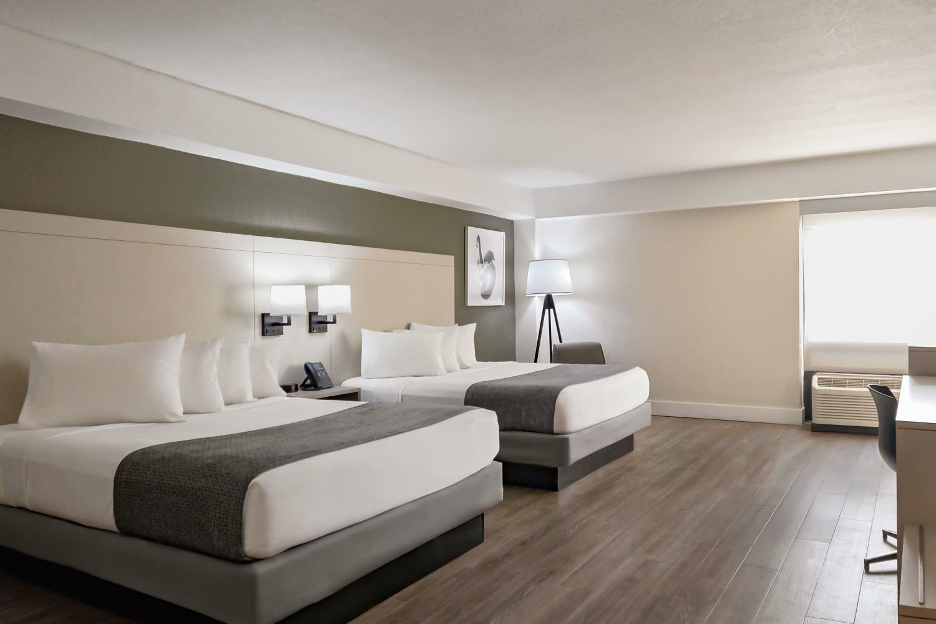 Deluxe Tower Queen Room with Two Queen Beds - Non-Smoking