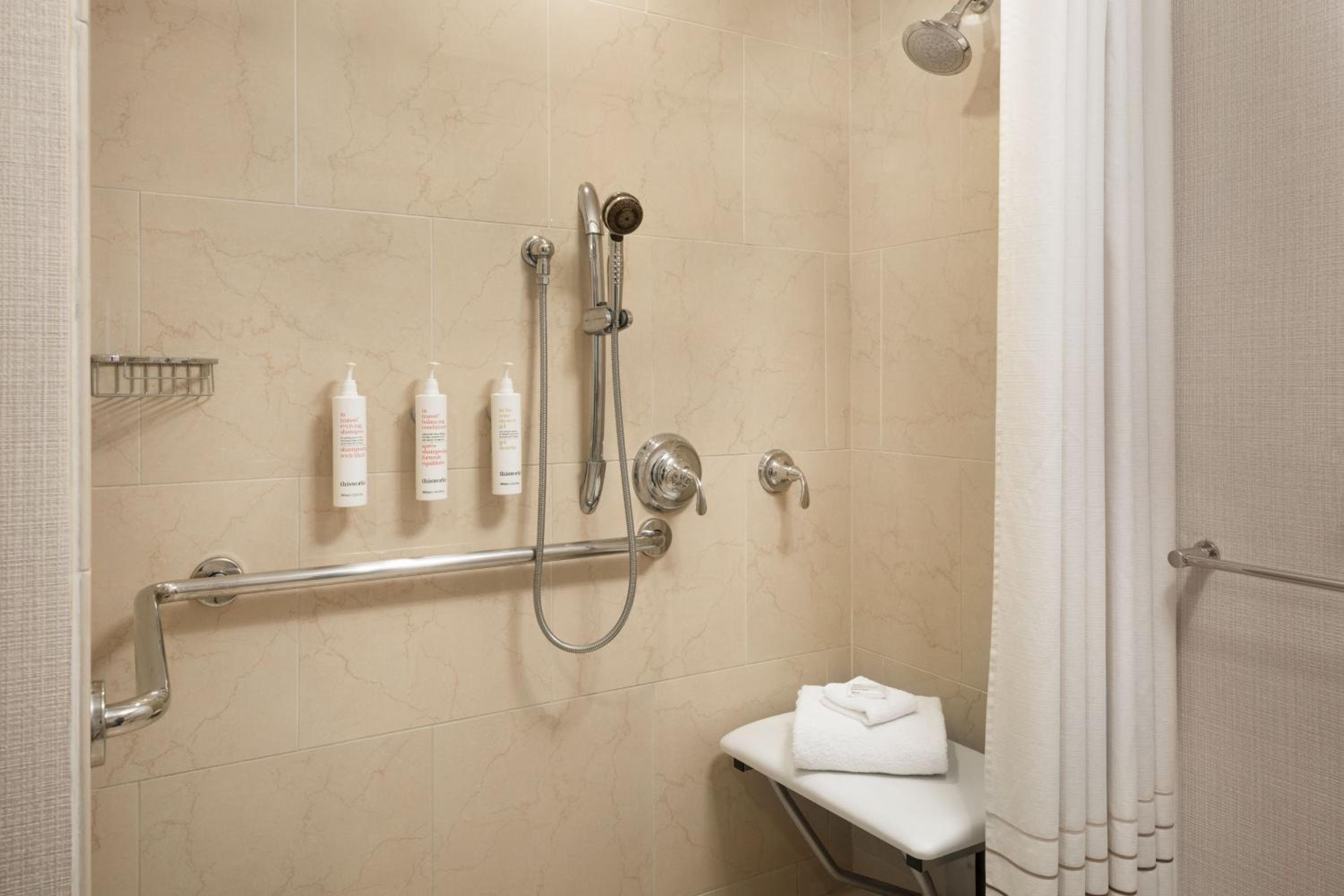 Junior Double Suite with Sofa Bed - Mobility Accessible with Tub