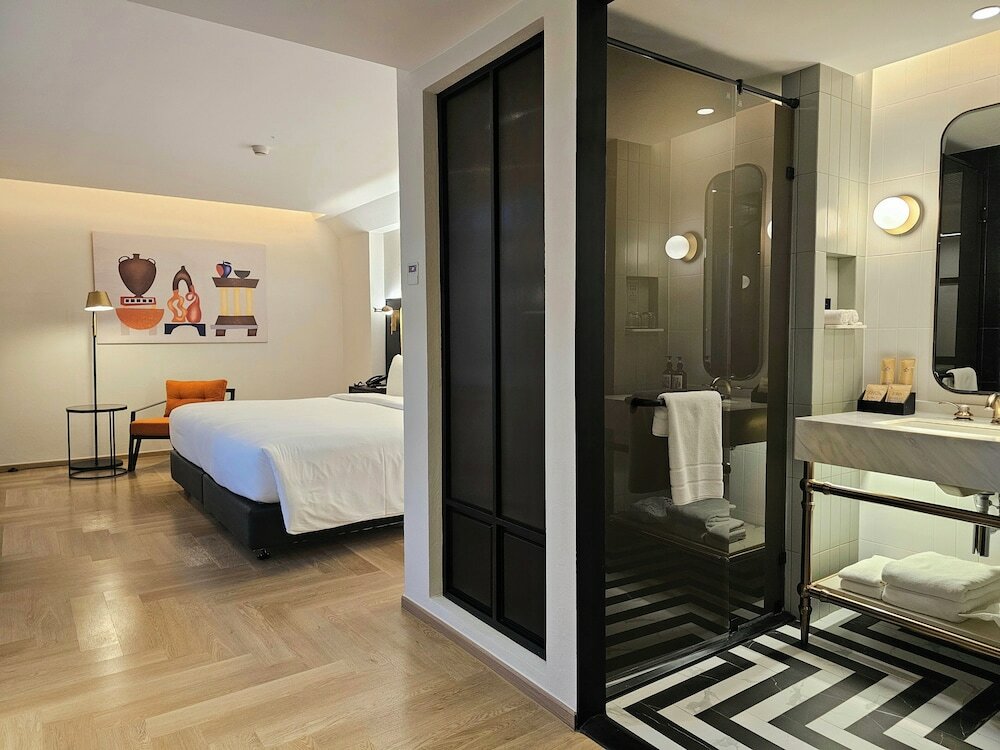 Room, 1 King Bed (Downtown)