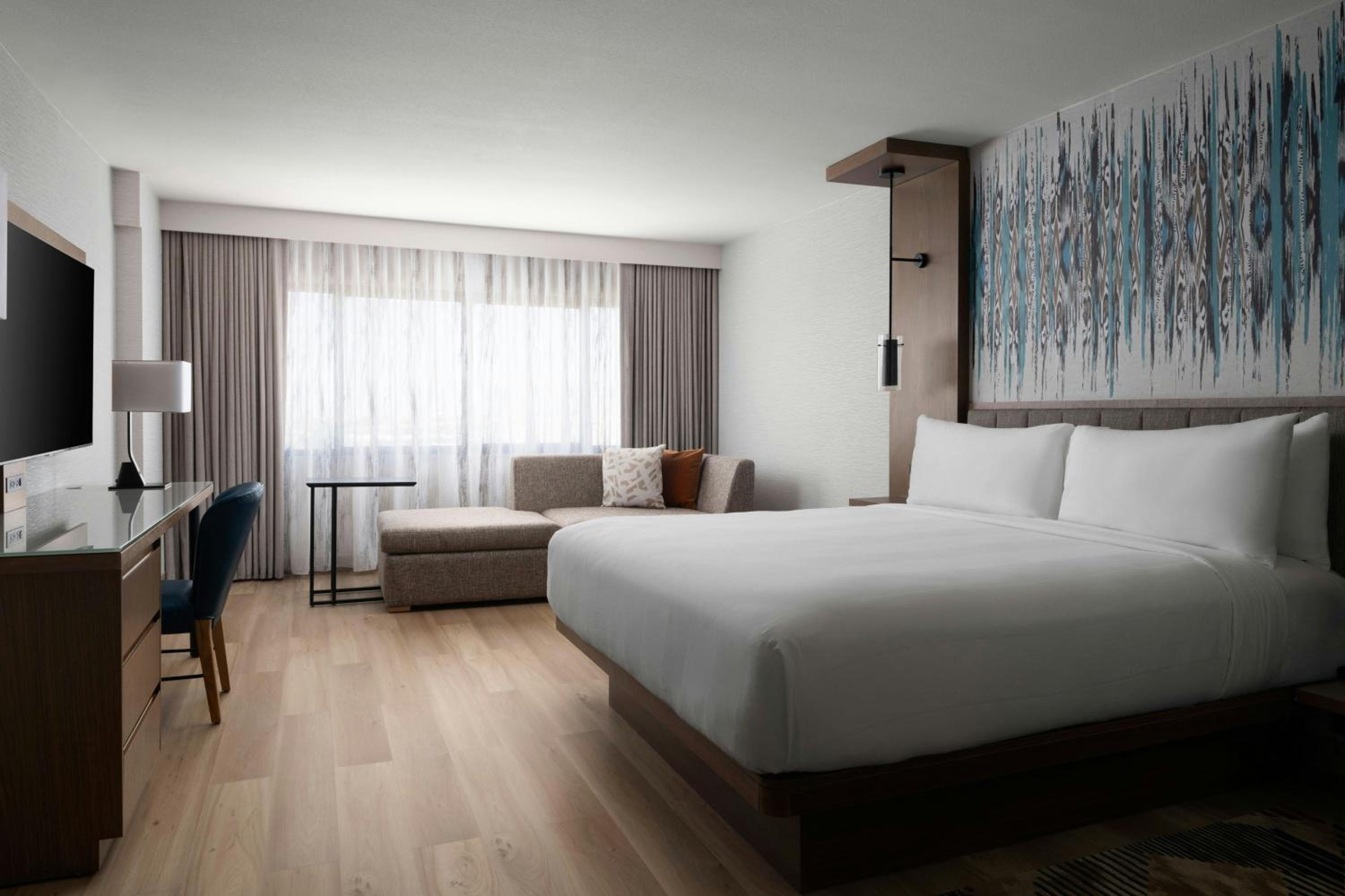 King Room with Roll-in Shower - Mobility and Hearing Accessible